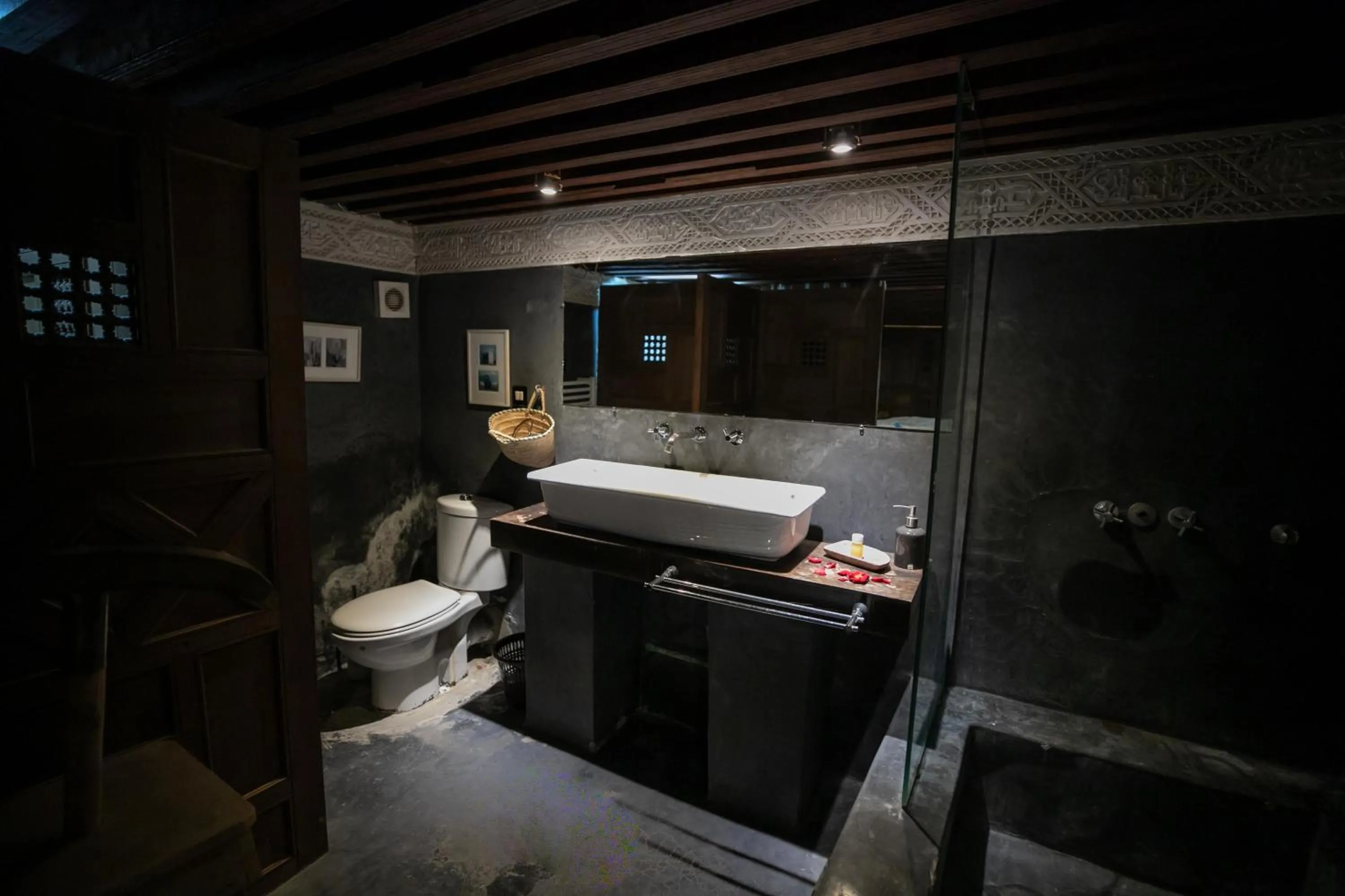 Shower in RIAD LOUDAYA AND SPA