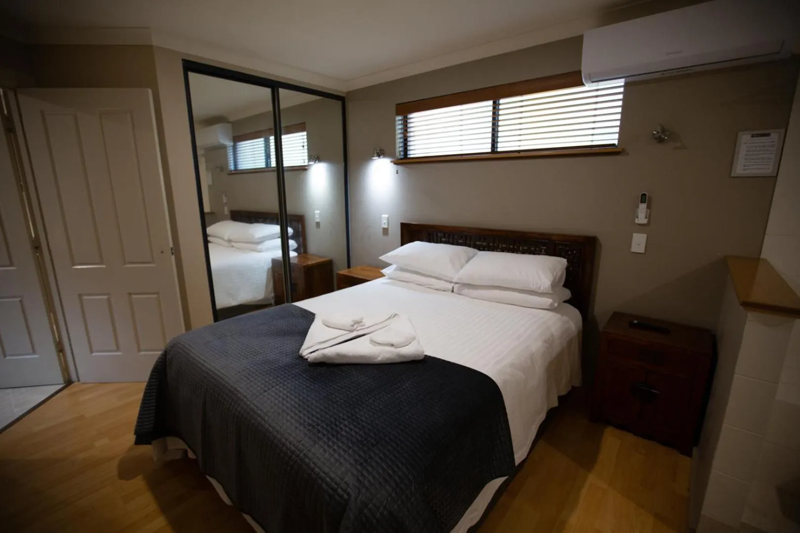 Facade/entrance, Bed in Dunn Bay Village Resort Homes