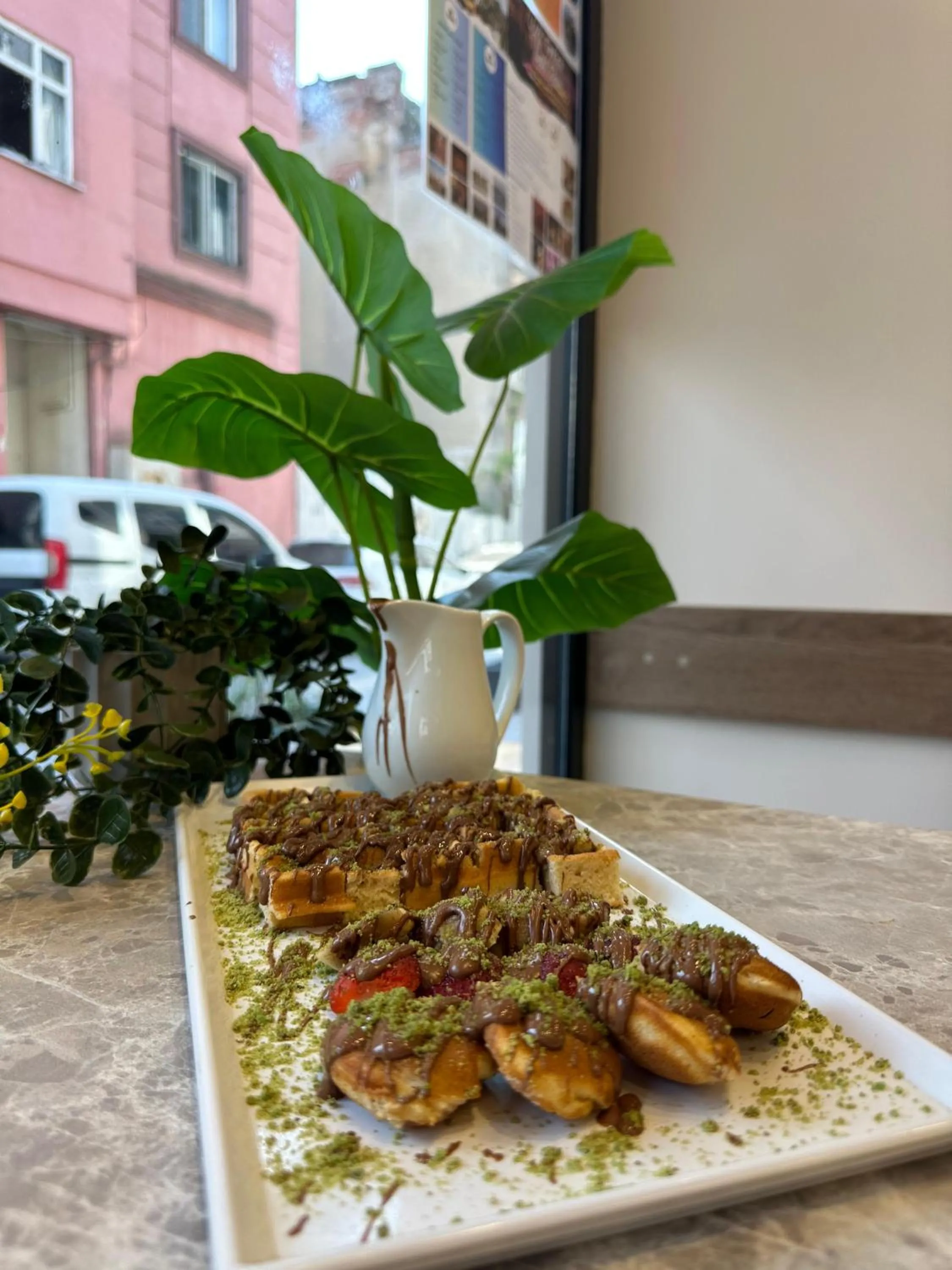 Restaurant/places to eat in Guler Palas Hotel