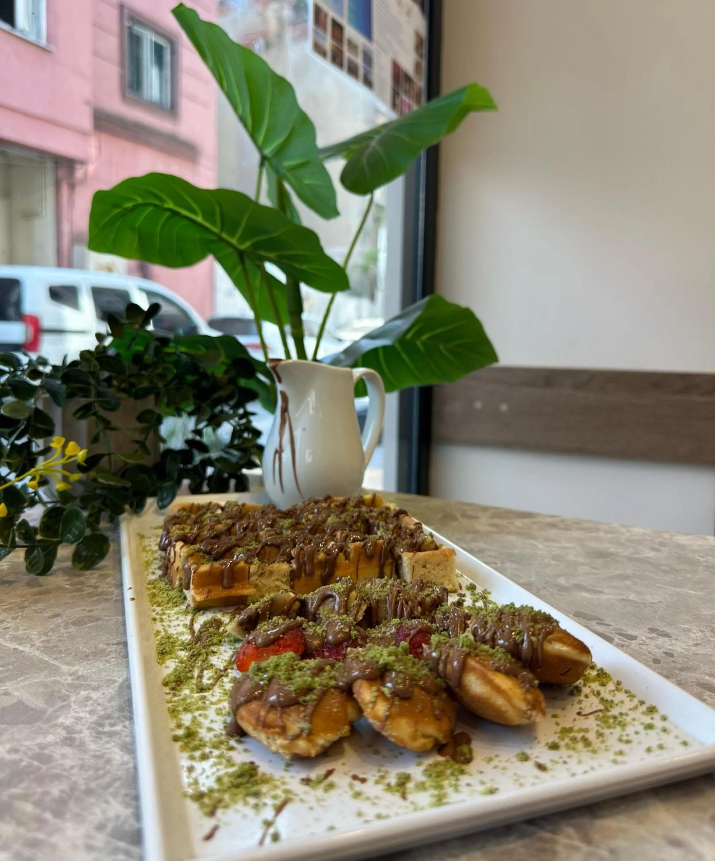 Restaurant/places to eat in Guler Palas Hotel