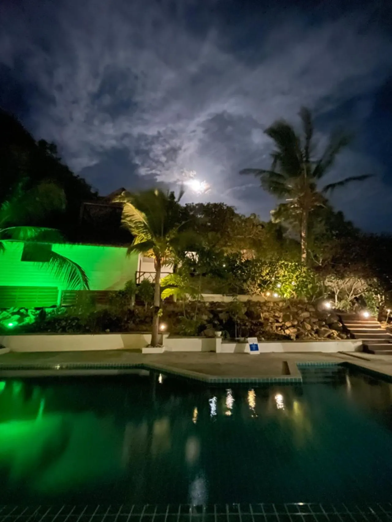 Night in Tantawan sea view residence 山海居