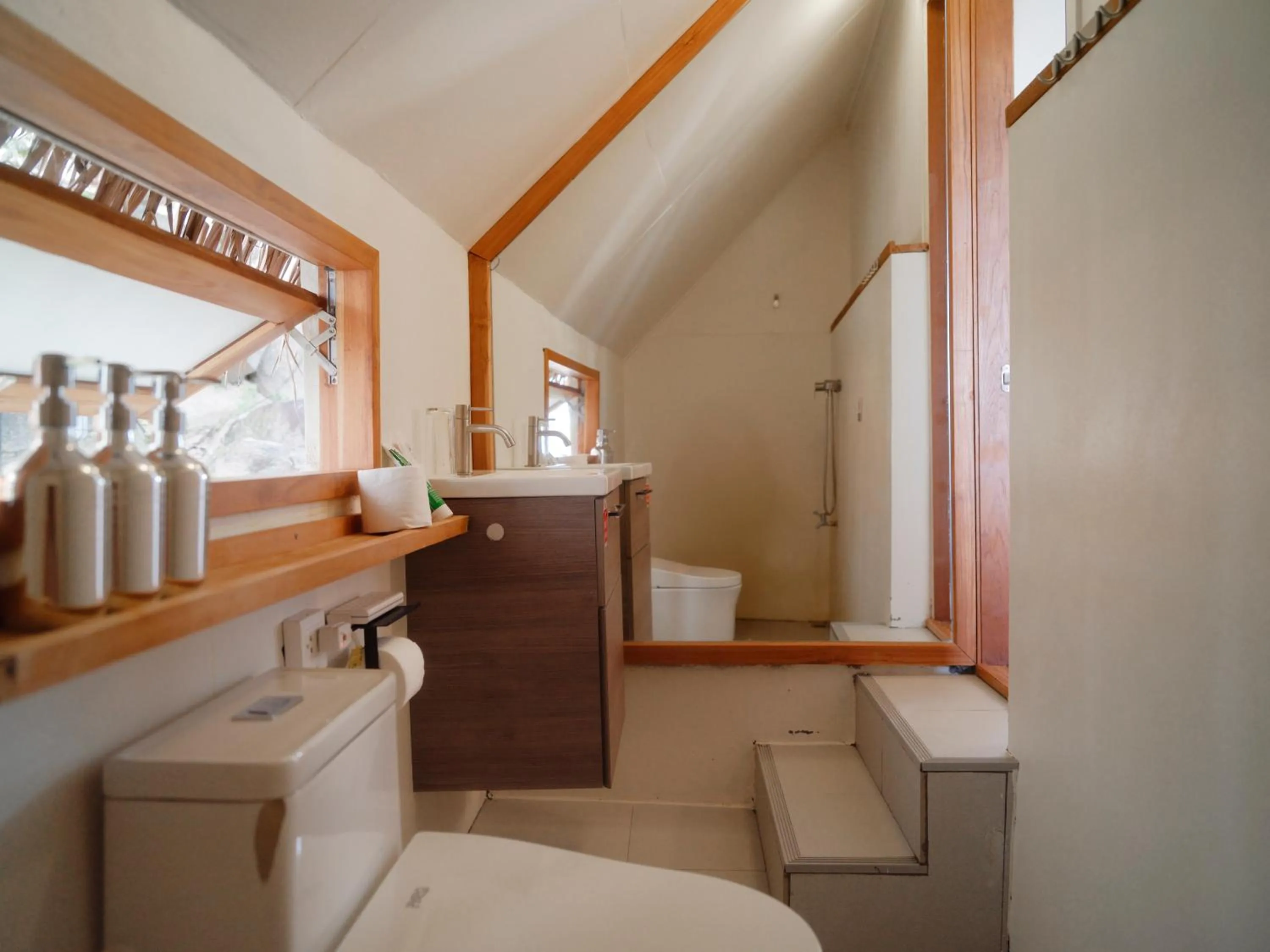 Toilet in Tantawan sea view residence 山海居