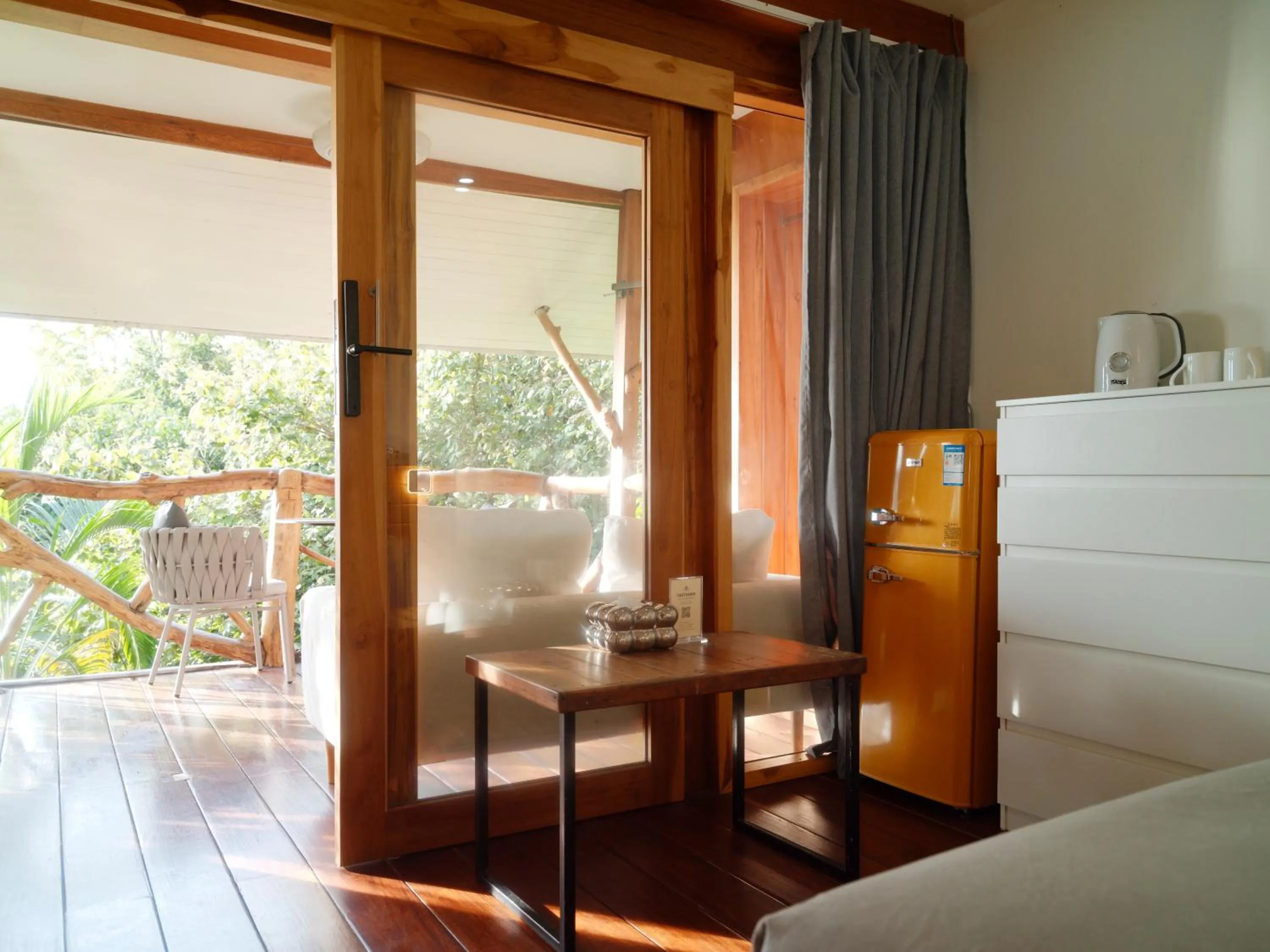 Coffee/tea facilities, Bed in Tantawan sea view residence 山海居