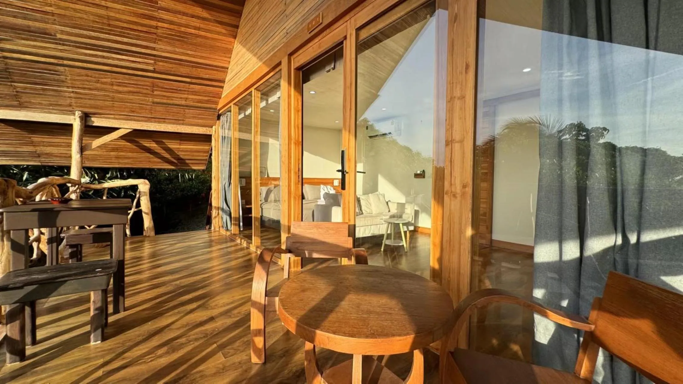 Patio in Tantawan sea view residence 山海居