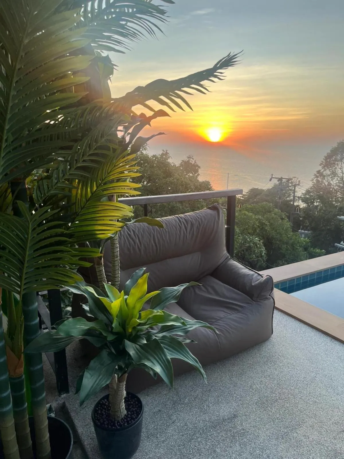 Restaurant/places to eat in Tantawan sea view residence 山海居