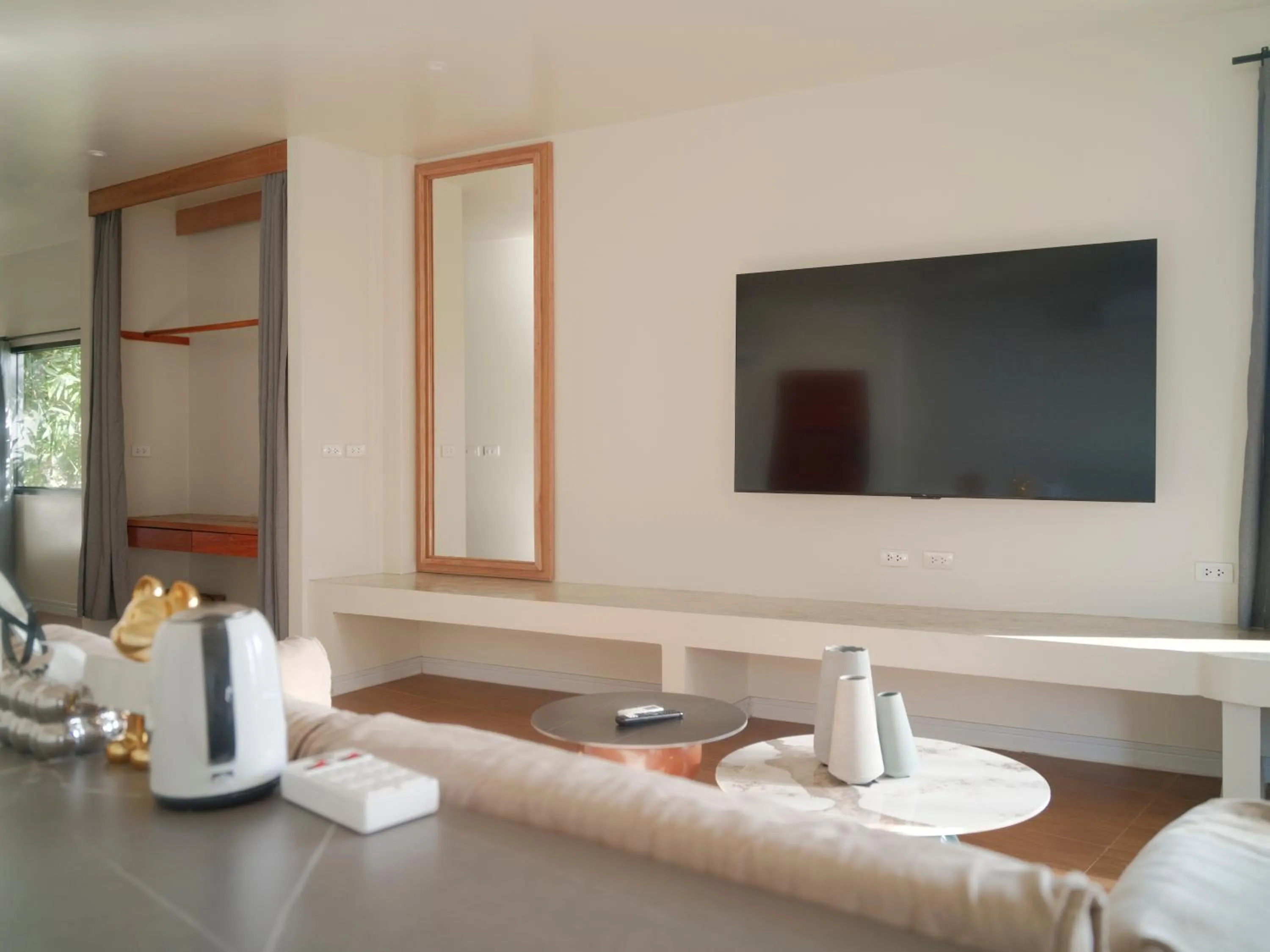 TV and multimedia in Tantawan sea view residence 山海居
