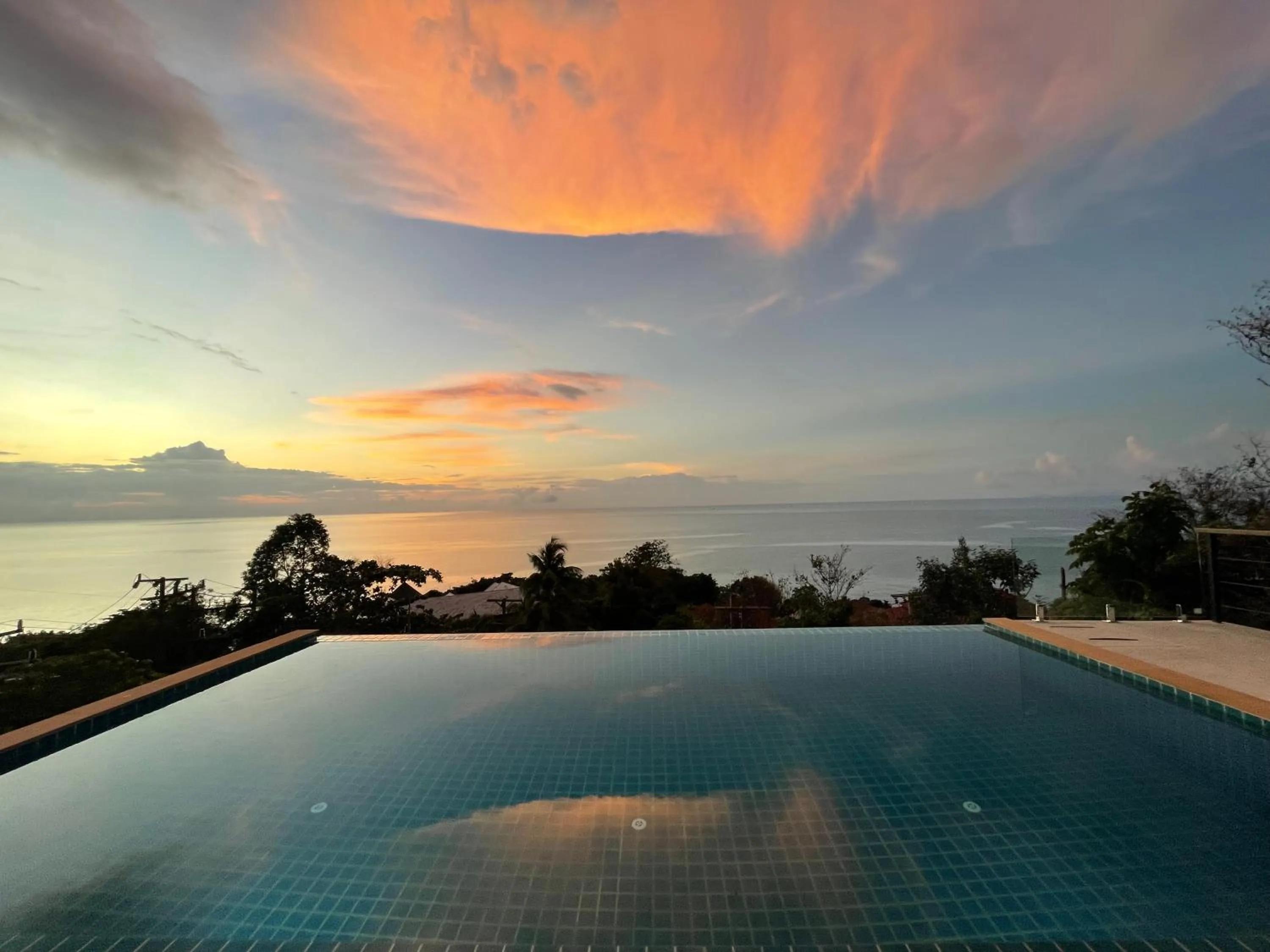 Restaurant/places to eat in Tantawan sea view residence 山海居