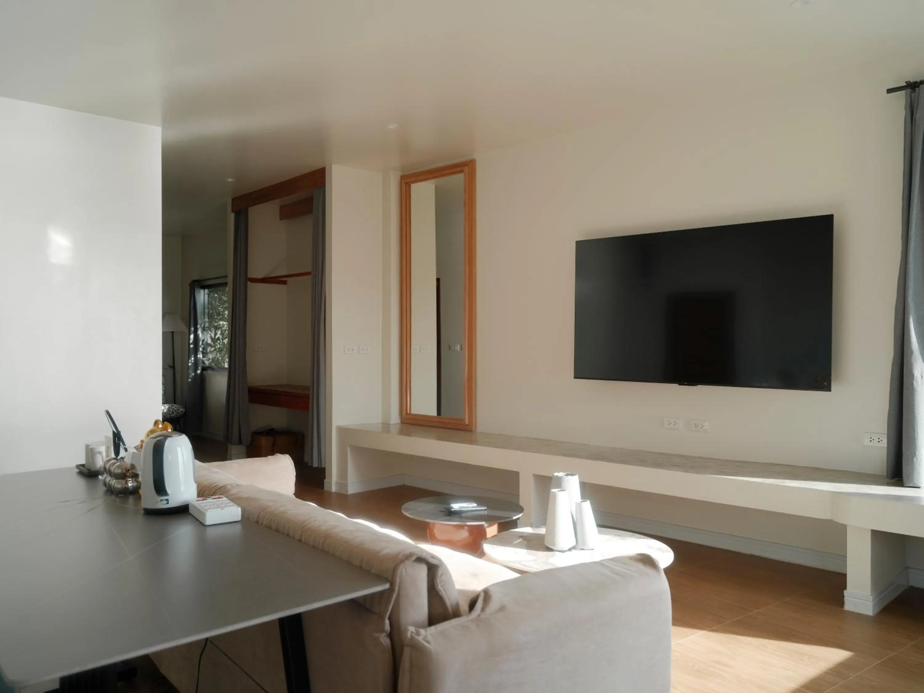 TV and multimedia in Tantawan sea view residence 山海居