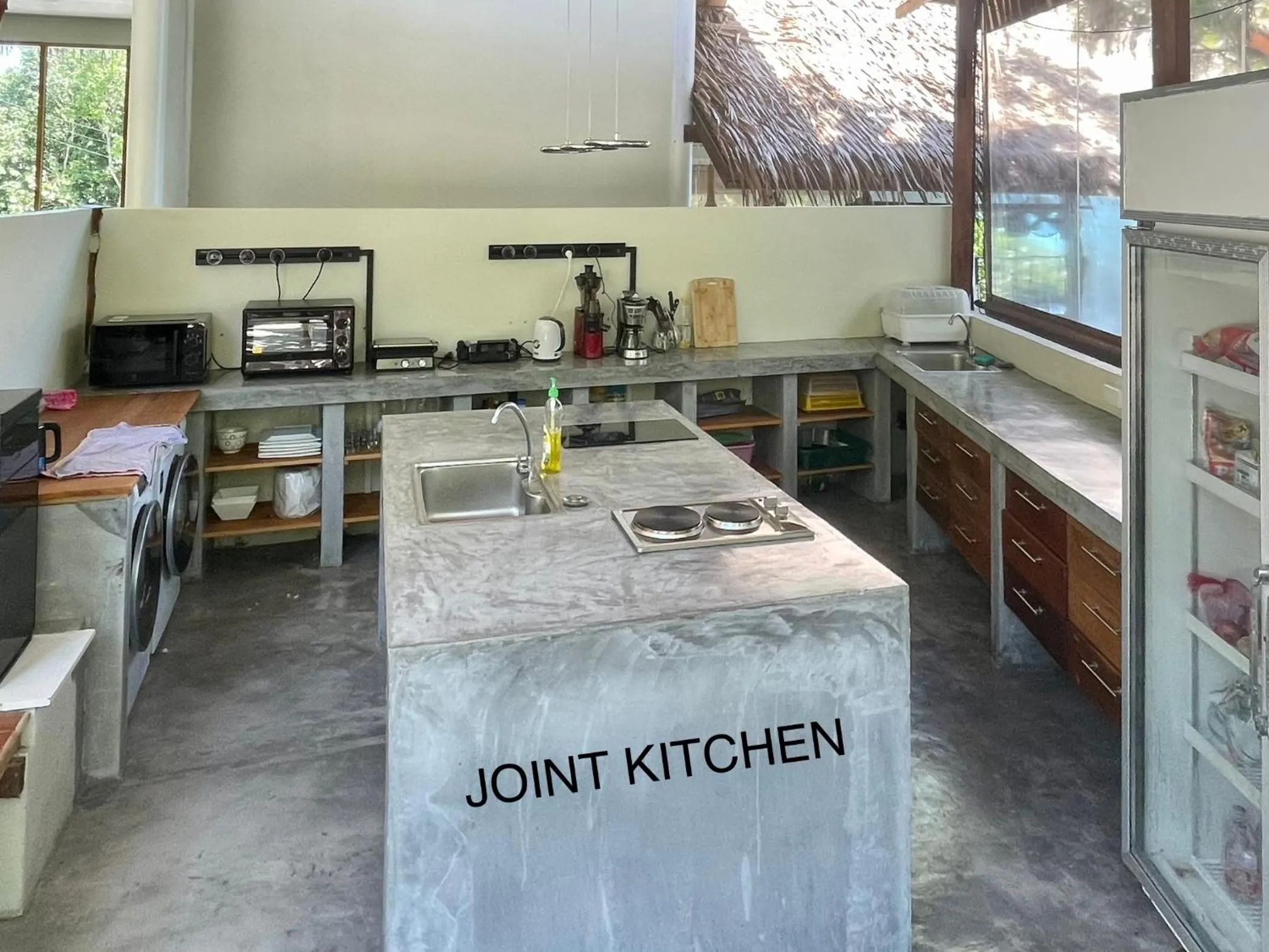 Kitchen or kitchenette in Tantawan sea view residence 山海居