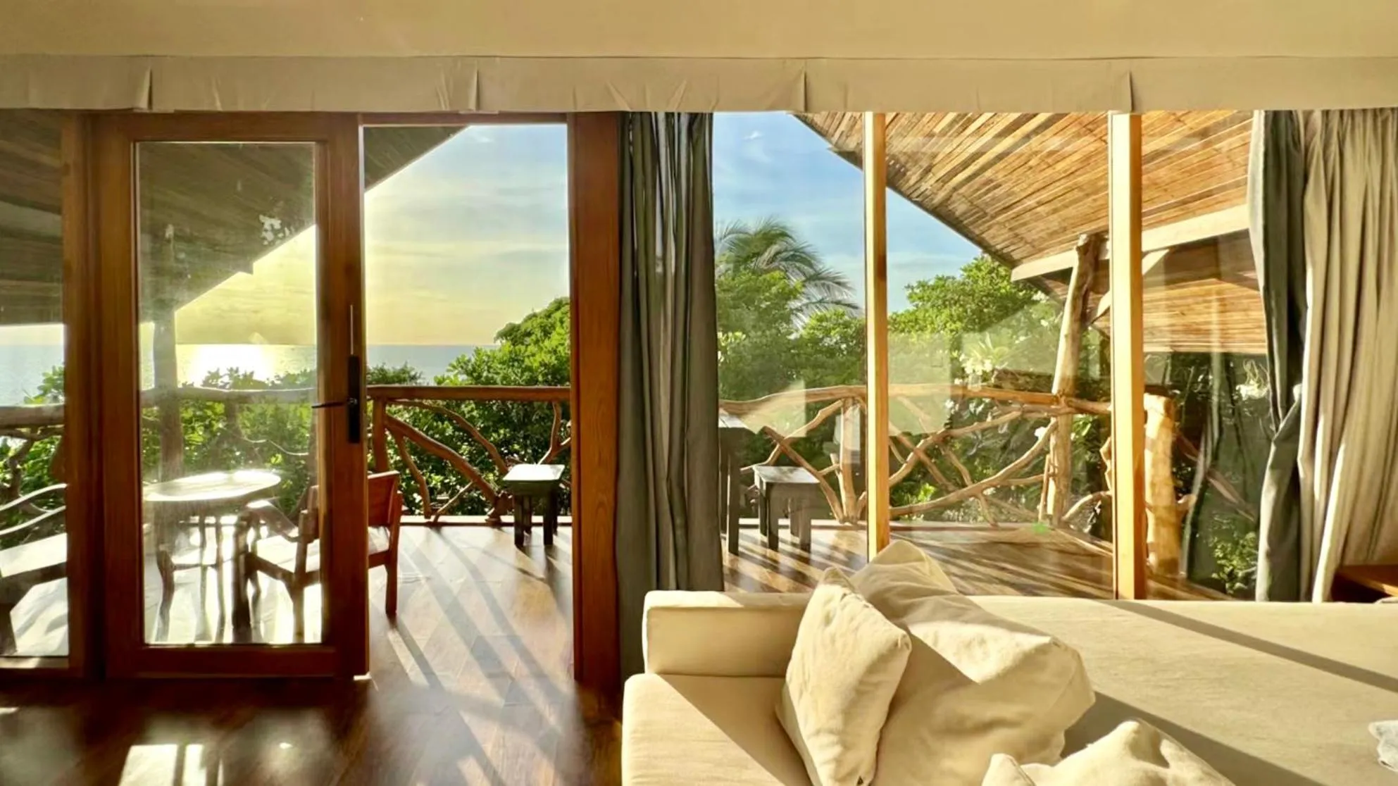 Day in Tantawan sea view residence 山海居