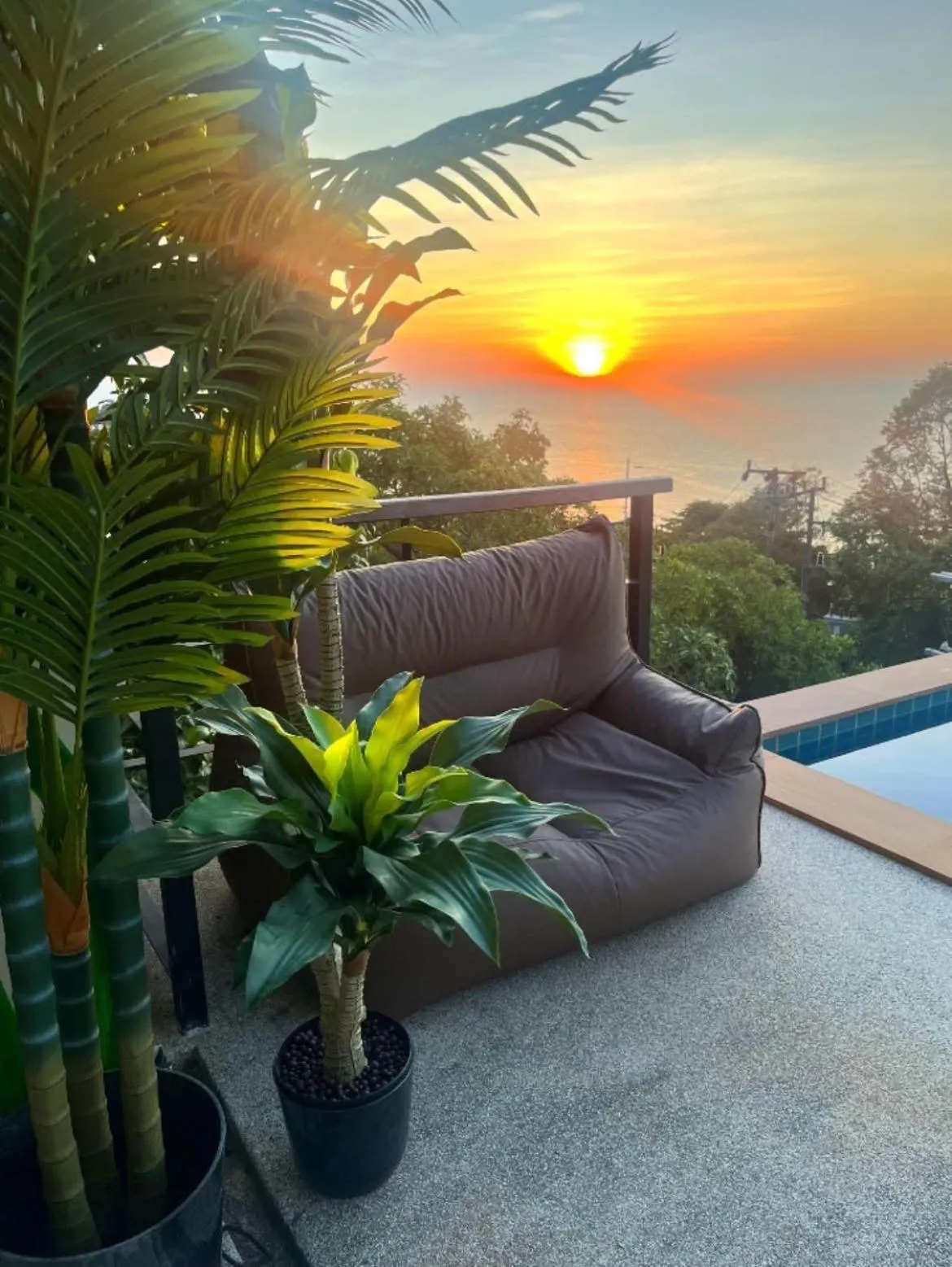 Restaurant/places to eat in Tantawan sea view residence 山海居