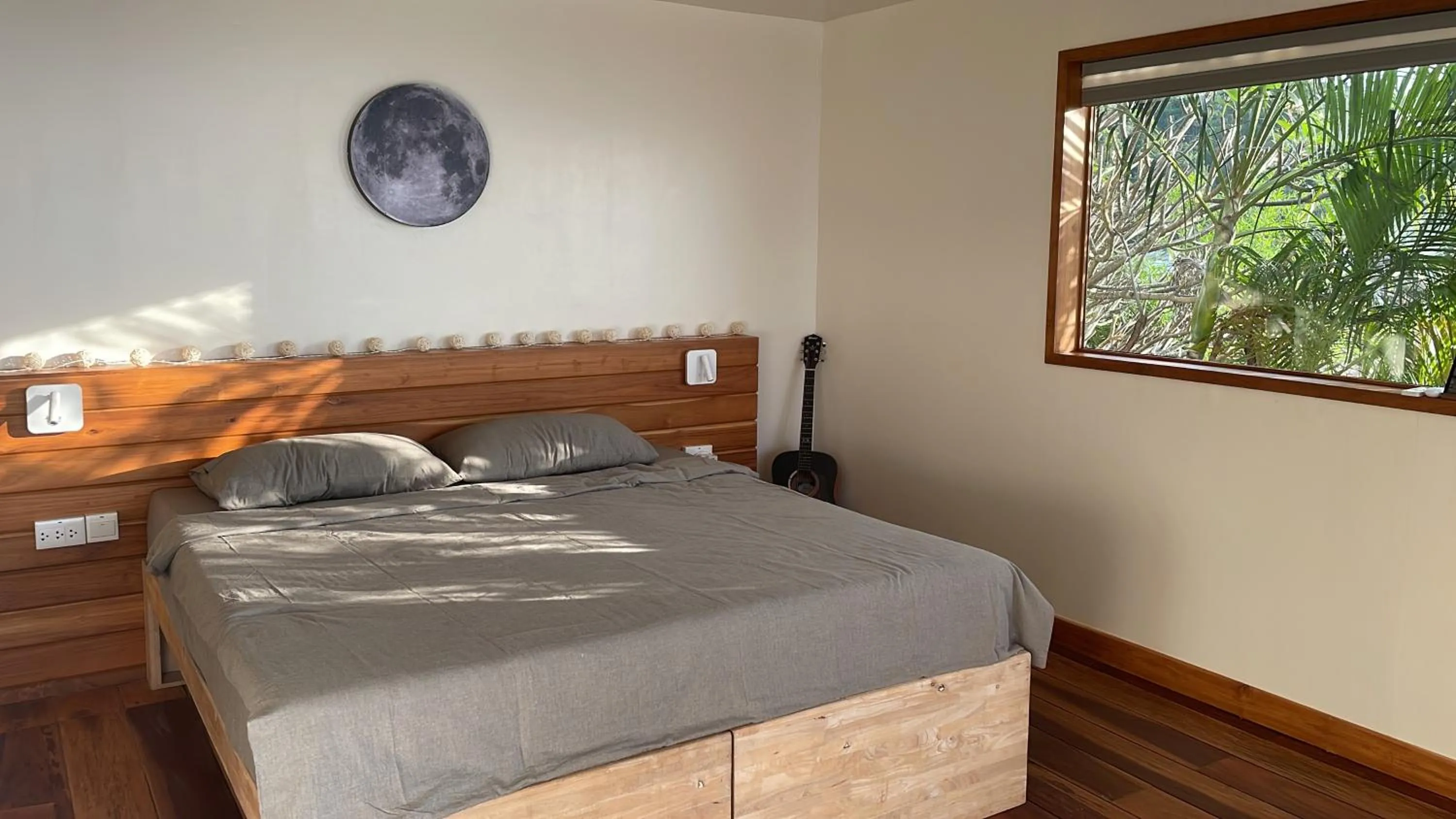 Bed in Tantawan sea view residence 山海居