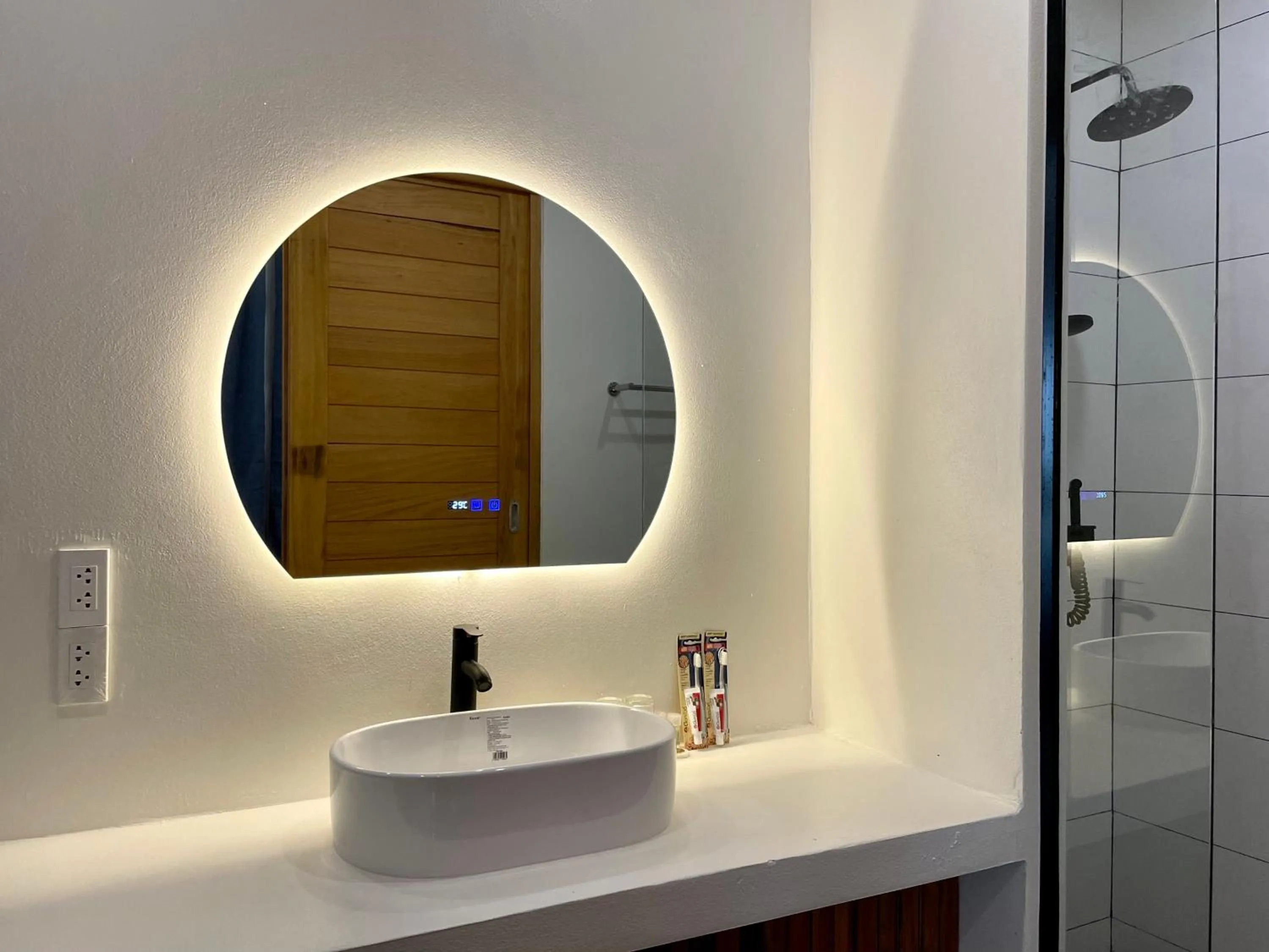 Shower in Tantawan sea view residence 山海居