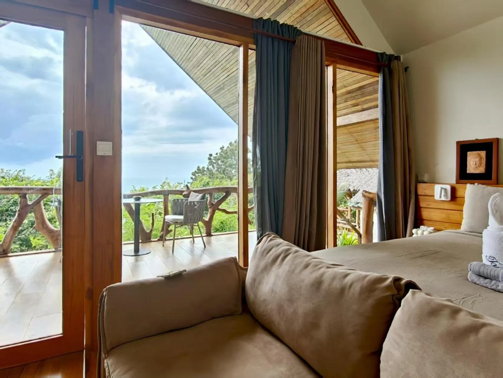 Bed in Tantawan sea view residence 山海居