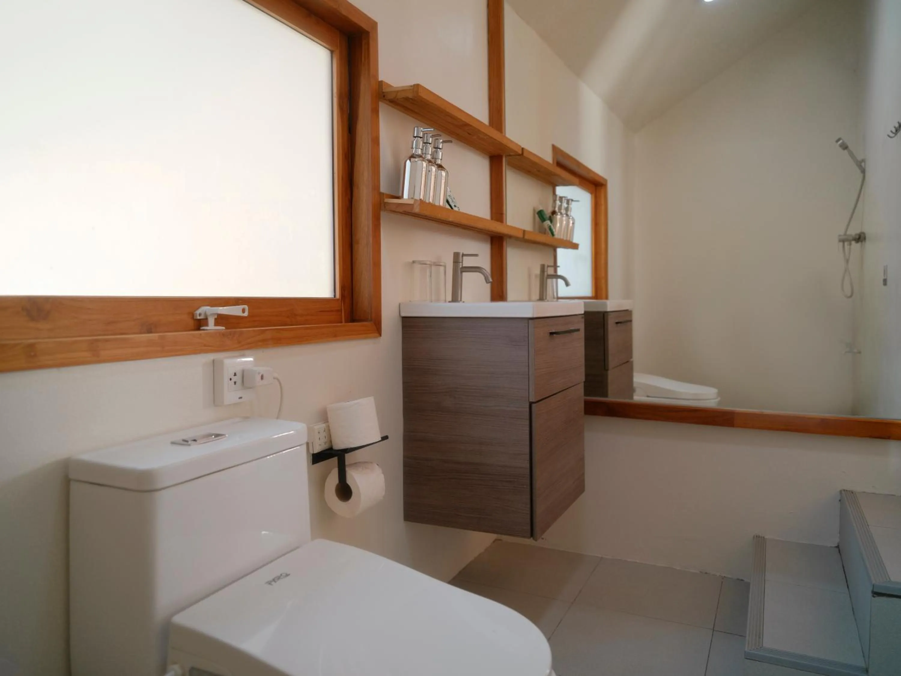 Toilet in Tantawan sea view residence 山海居