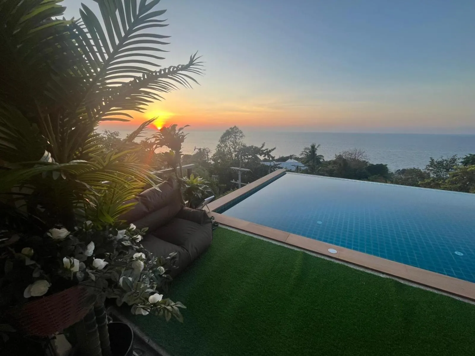 Restaurant/places to eat in Tantawan sea view residence 山海居