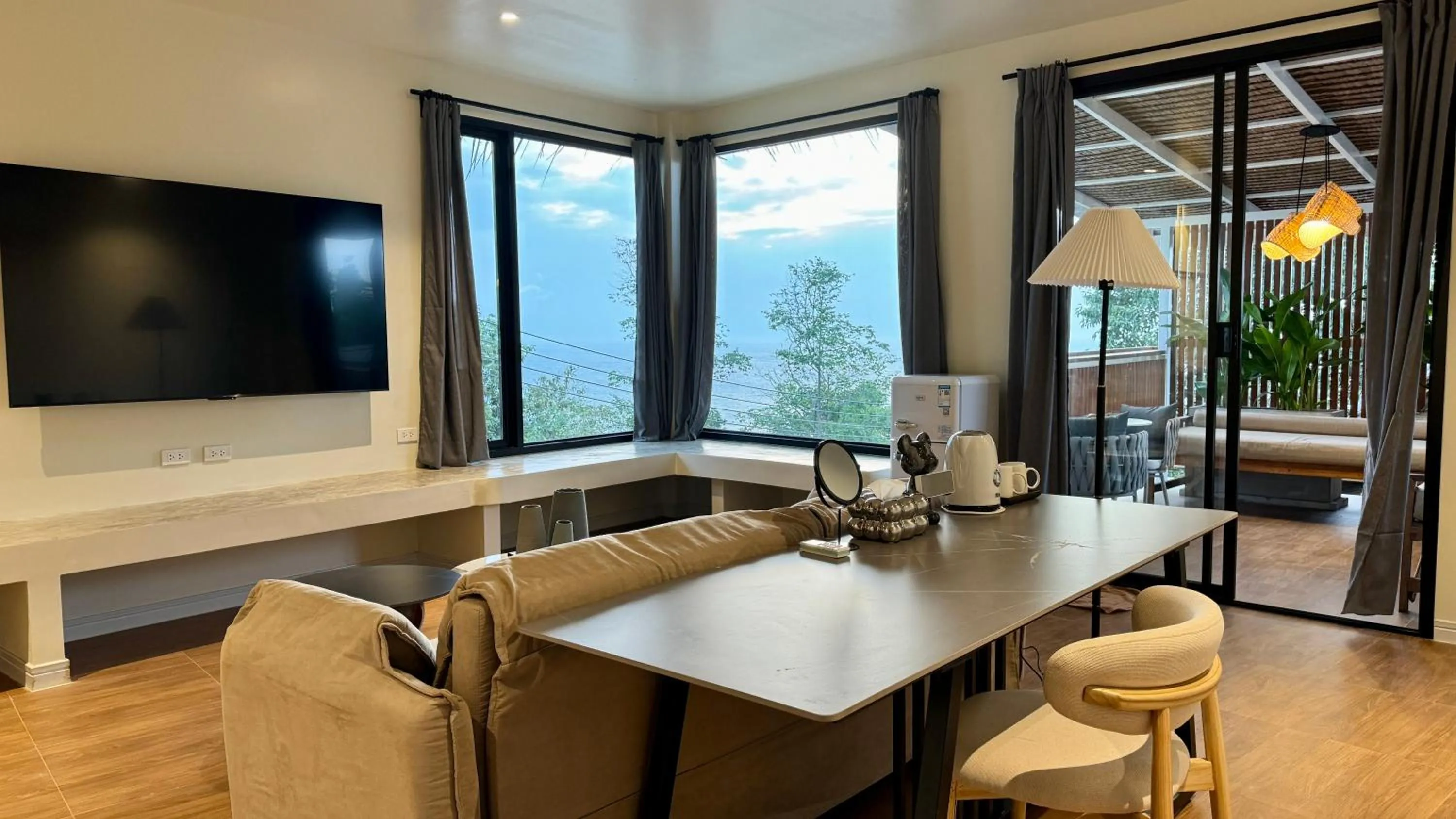 TV and multimedia in Tantawan sea view residence 山海居