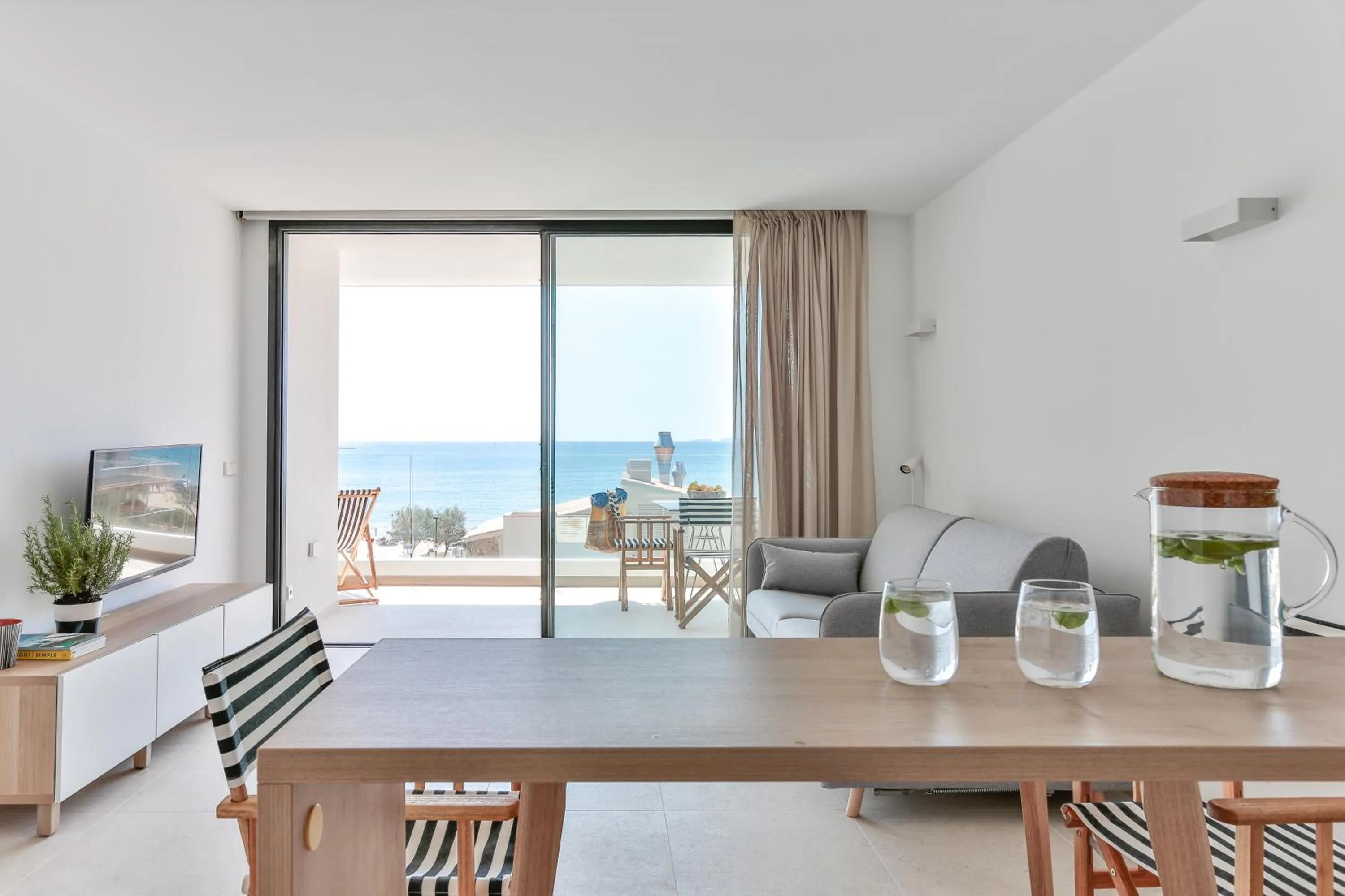 Dining area in ECO-APARTMENTS LA MARINEDA