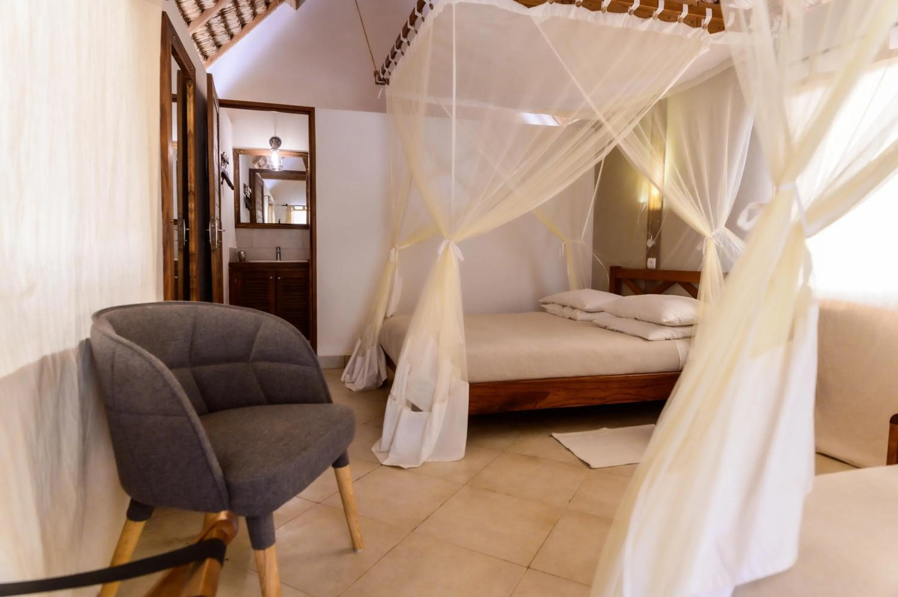 Photo of the whole room, Bed in Auberge de la Table