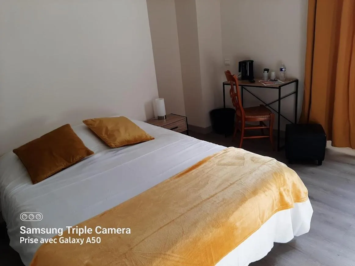 Double Room - single occupancy in Le Brillet-Pontin
