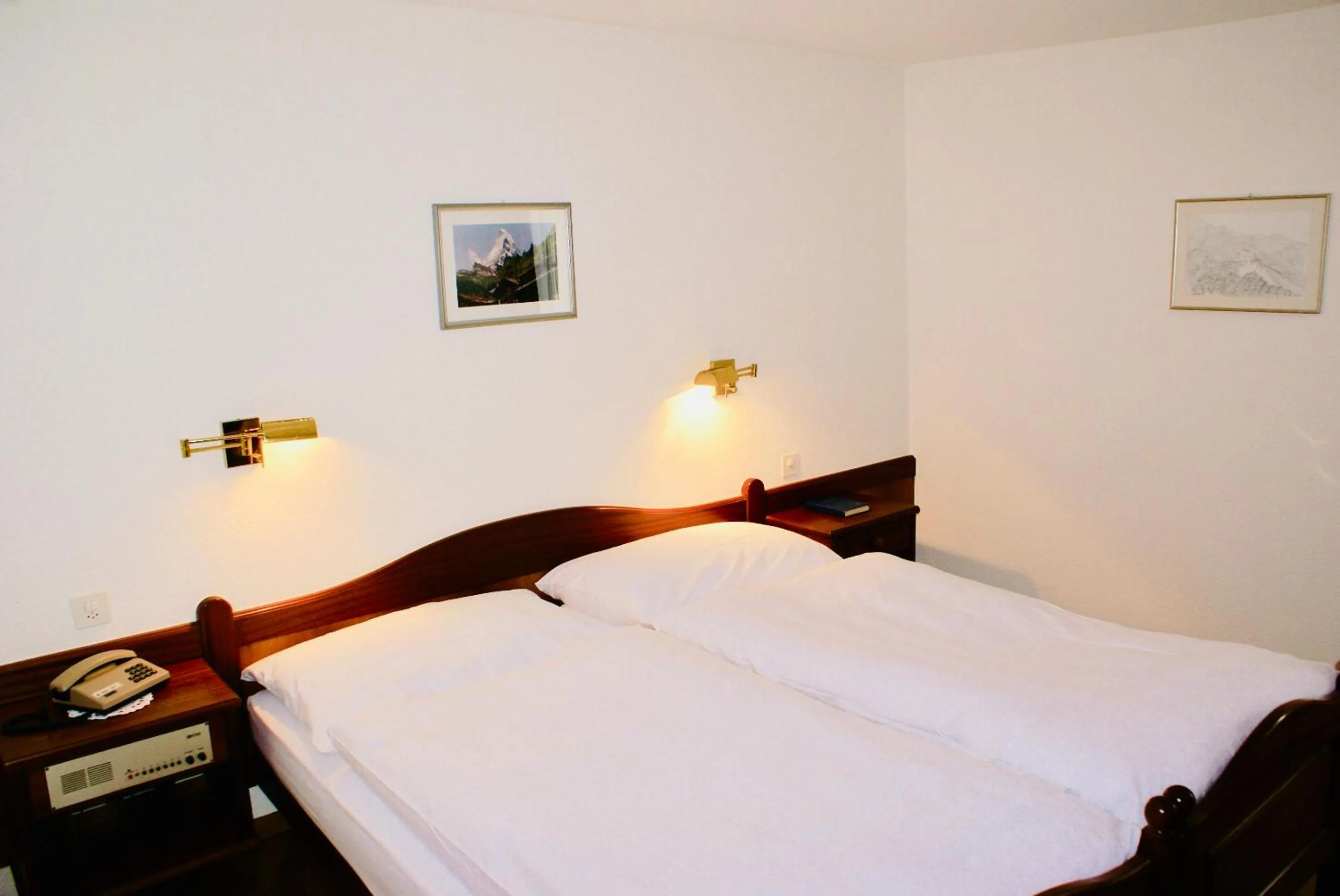 Photo of the whole room, Bed in Hotel du Pont