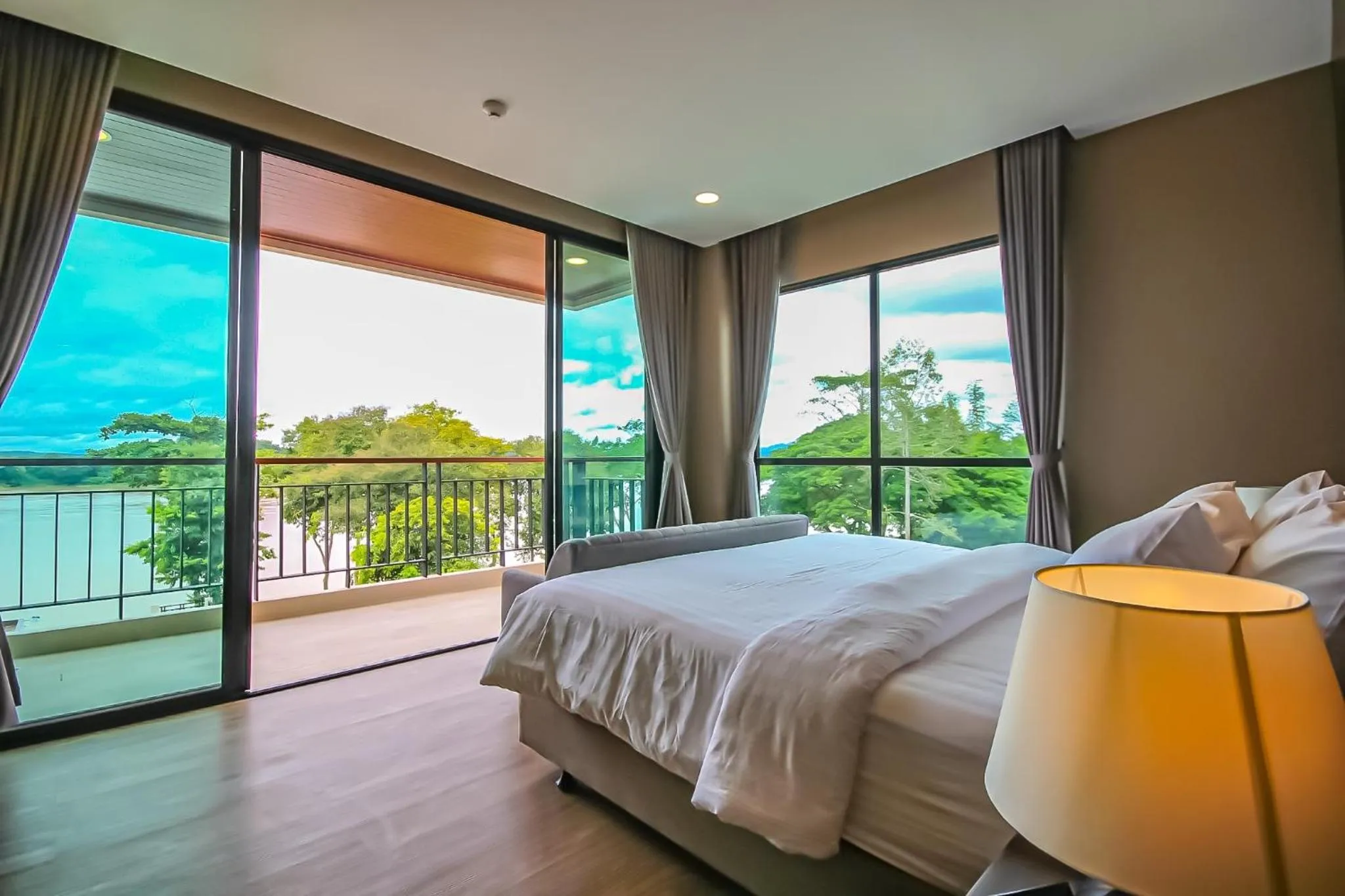 Bed in River Tree Resort