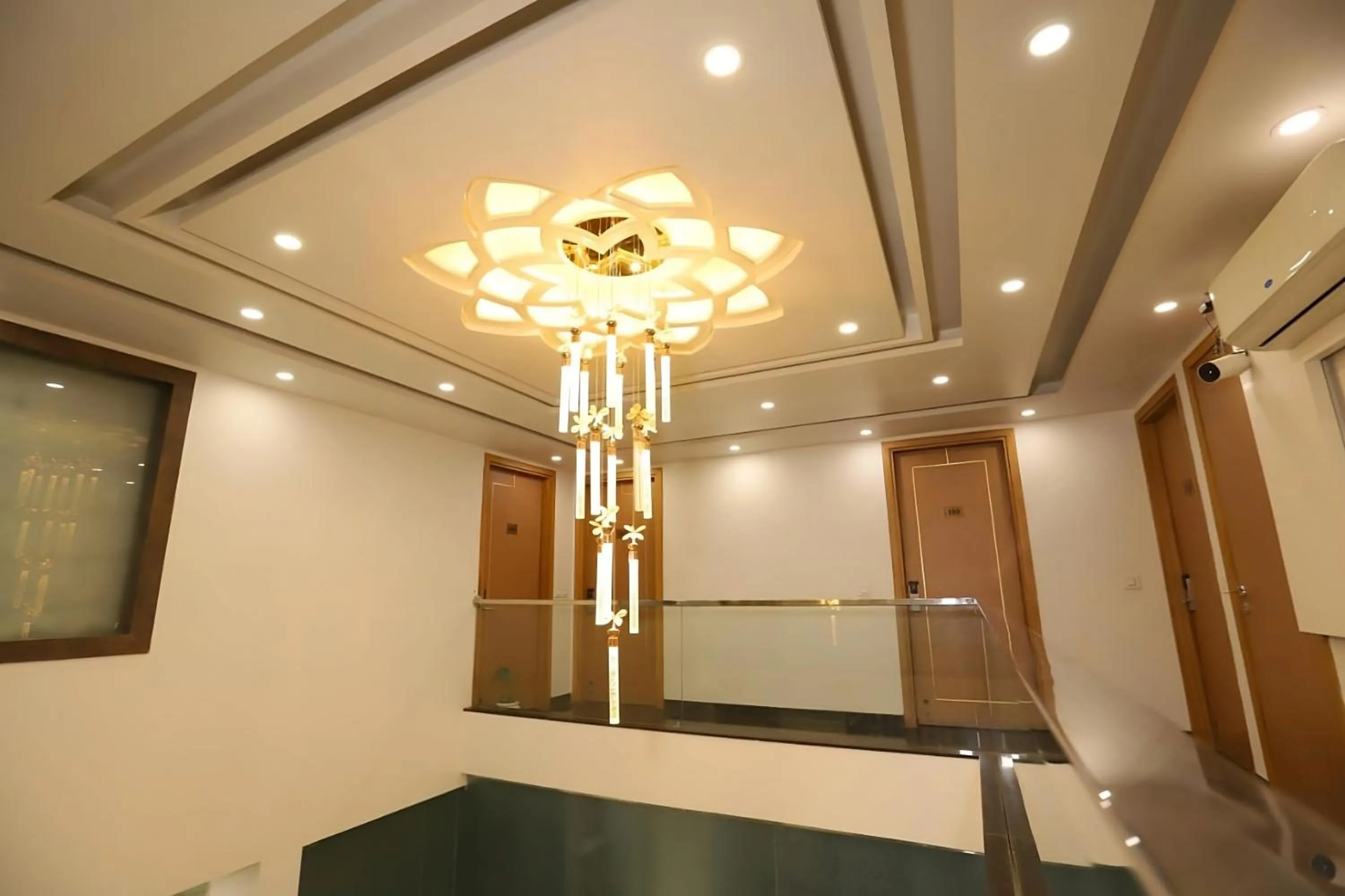 Hotel Keshav Residency - Medicity Gurugram, near Medanta Hospital, Pure Vegetarian