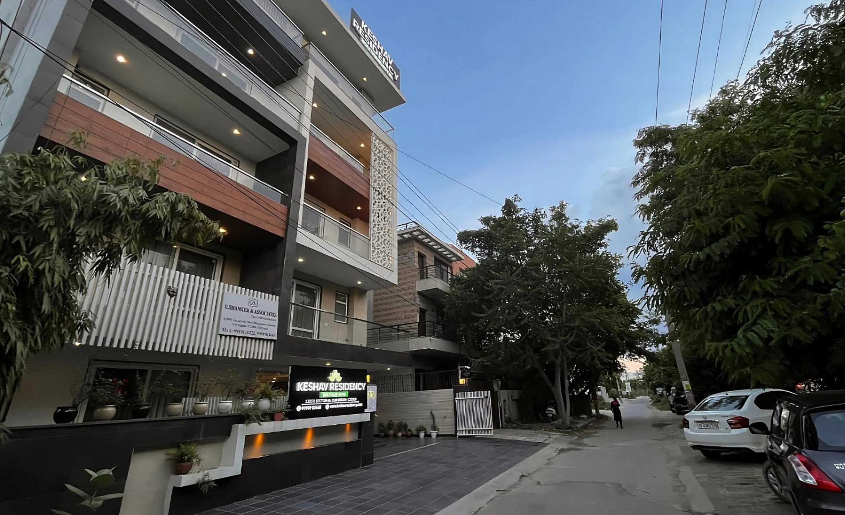 Hotel Keshav Residency - Medicity Gurugram, near Medanta Hospital, Pure Vegetarian