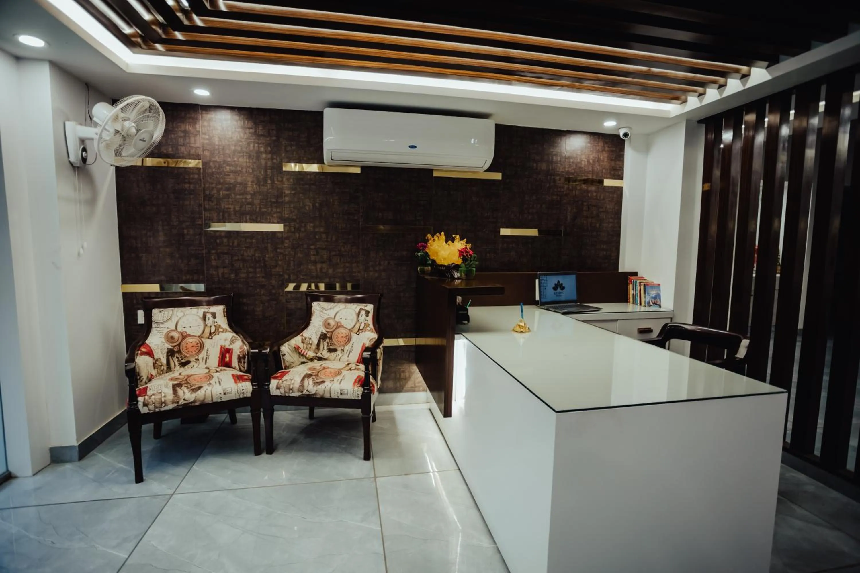 Lobby or reception in Hotel Keshav Residency - Medicity Gurugram, near Medanta Hospital, Pure Vegetarian