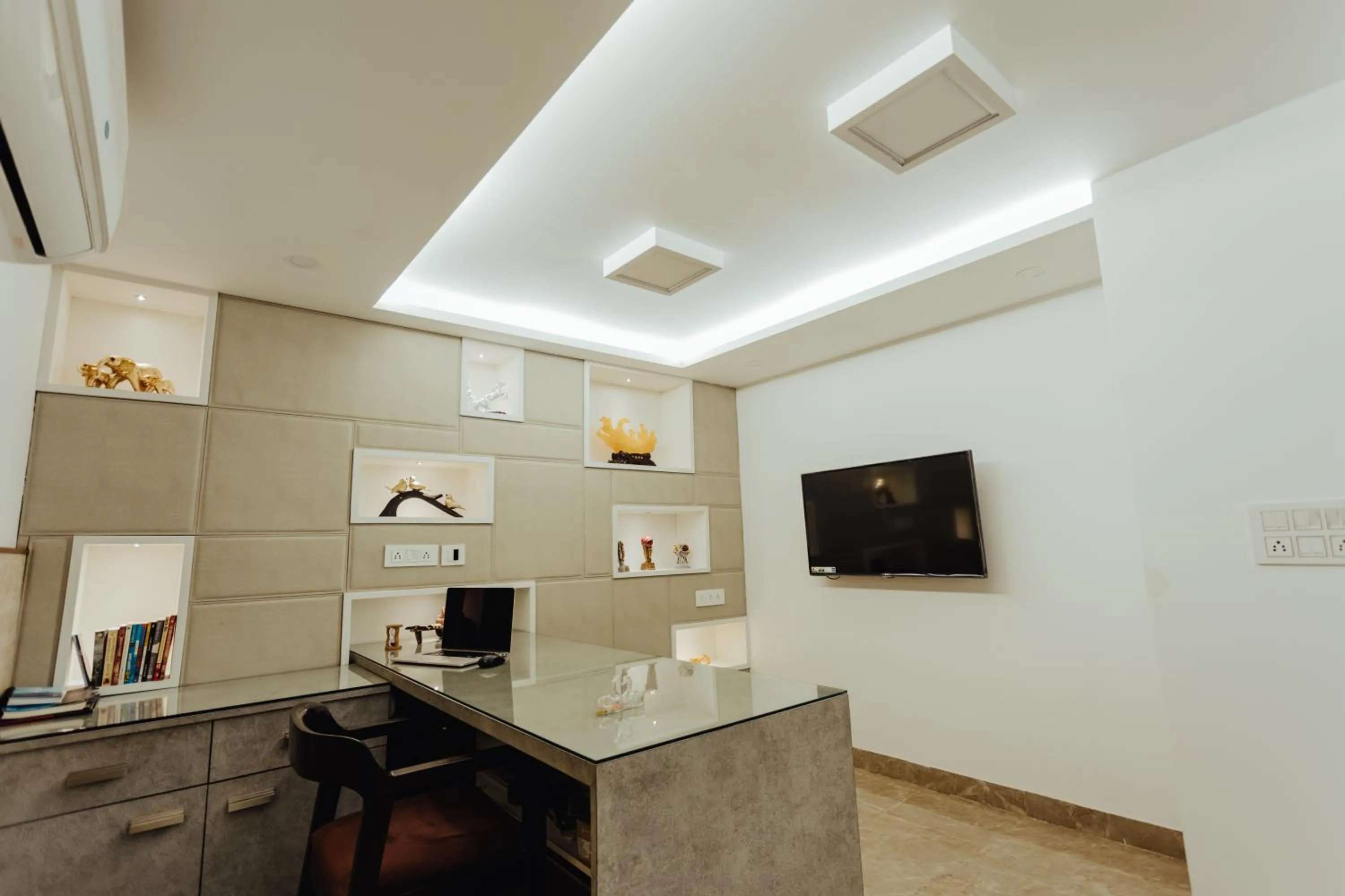 Hotel Keshav Residency - Medicity Gurugram, near Medanta Hospital, Pure Vegetarian