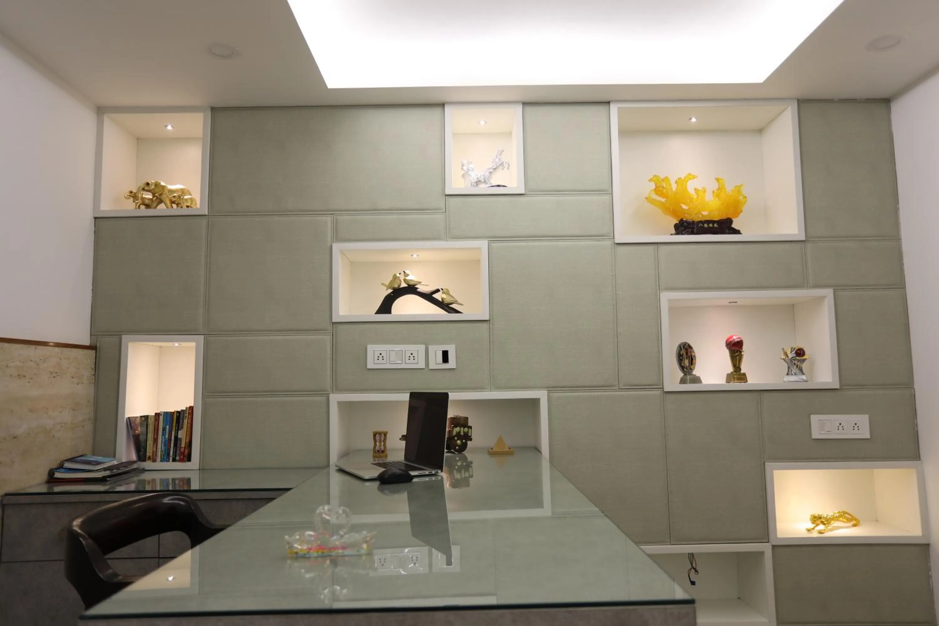 Hotel Keshav Residency - Medicity Gurugram, near Medanta Hospital, Pure Vegetarian