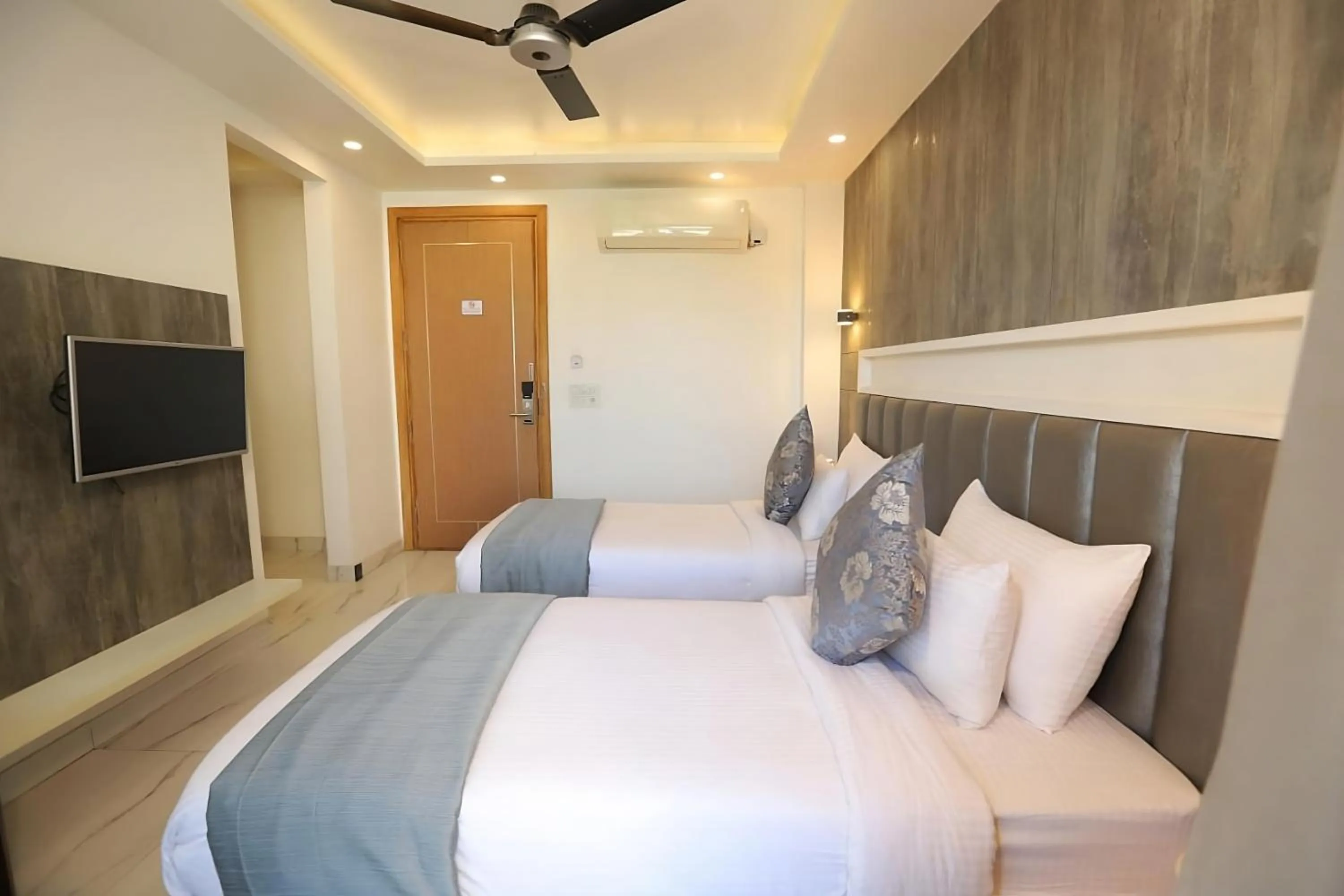 Bed in Hotel Keshav Residency - Medicity Gurugram, near Medanta Hospital, Pure Vegetarian