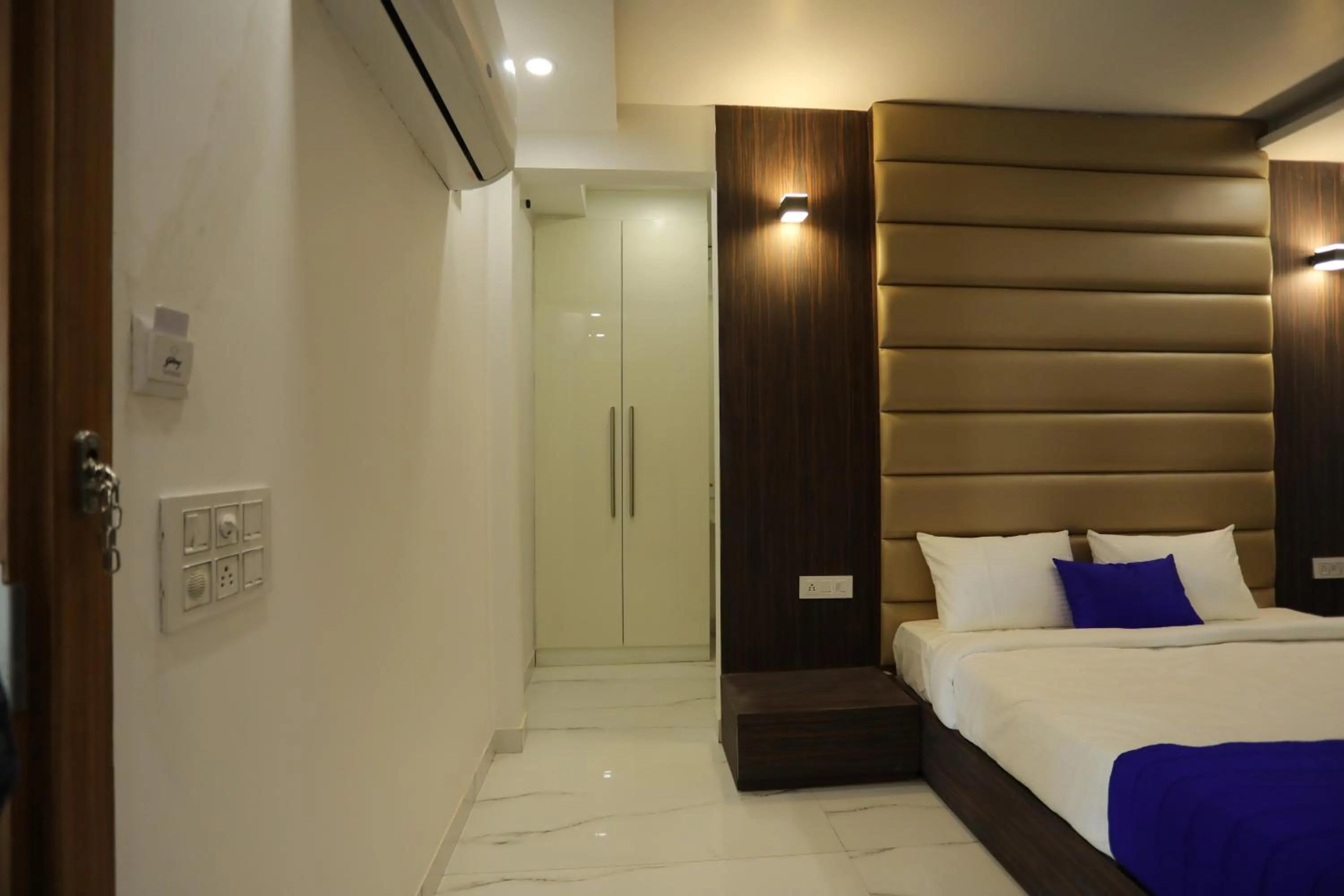 Bed in Hotel Keshav Residency - Medicity Gurugram, near Medanta Hospital, Pure Vegetarian