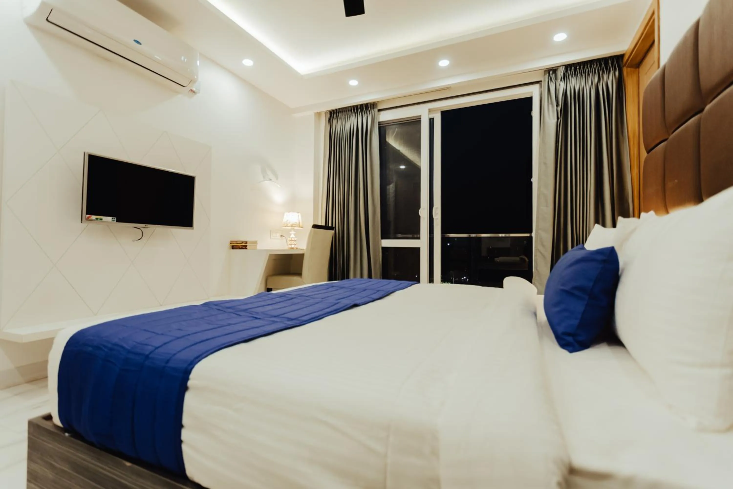 Bed in Hotel Keshav Residency - Medicity Gurugram, near Medanta Hospital, Pure Vegetarian