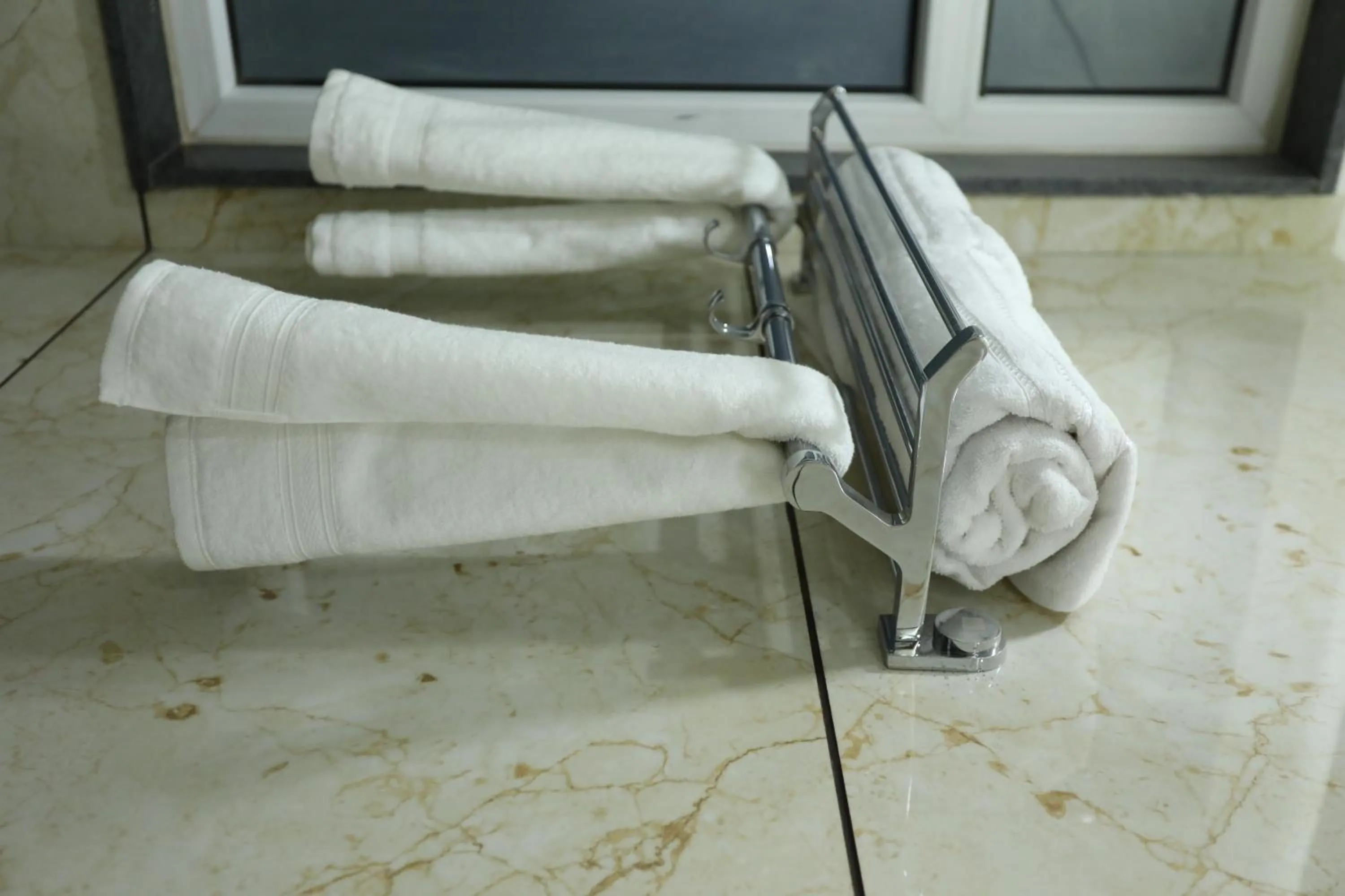 Hotel Keshav Residency - Medicity Gurugram, near Medanta Hospital, Pure Vegetarian