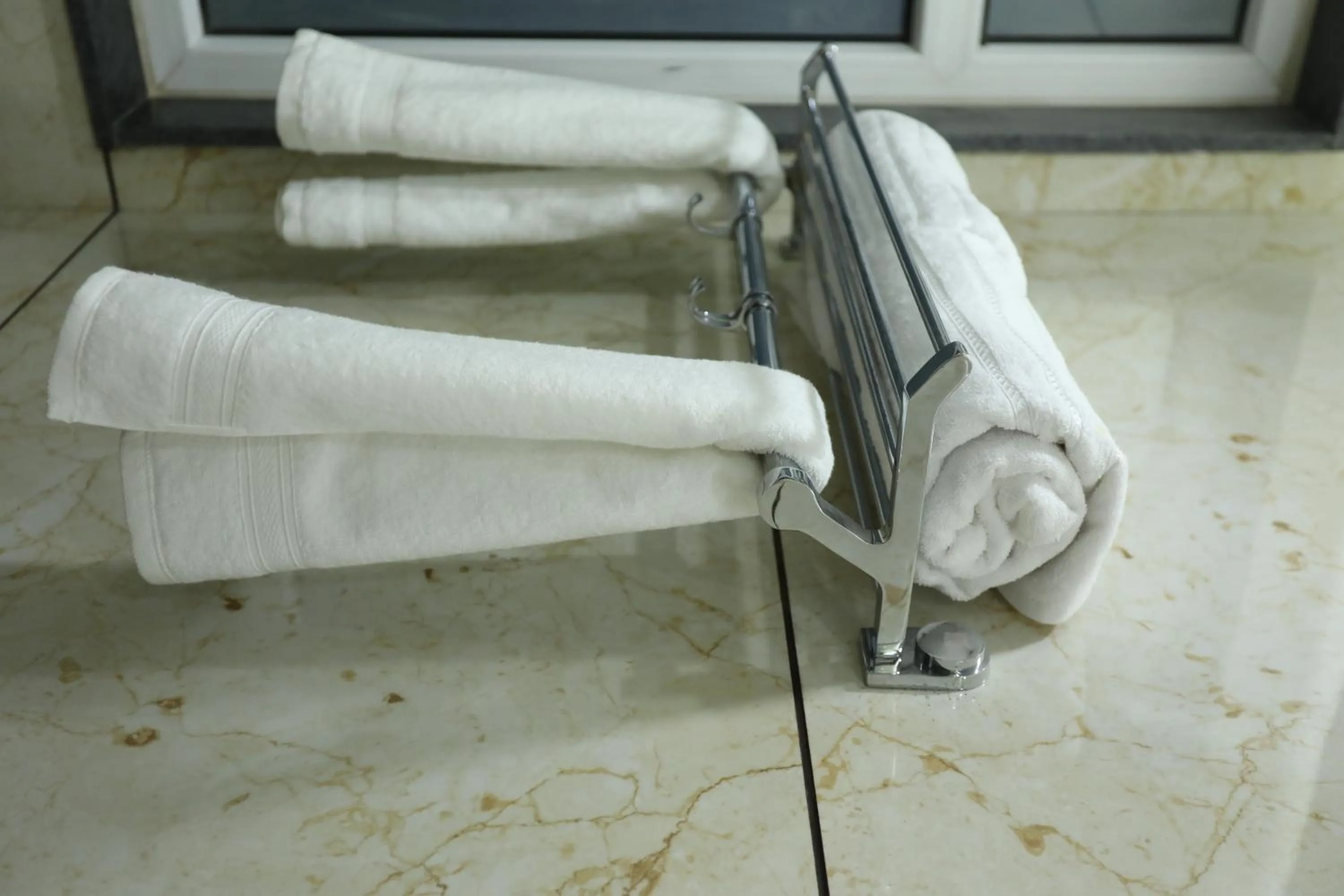 Hotel Keshav Residency - Medicity Gurugram, near Medanta Hospital, Pure Vegetarian