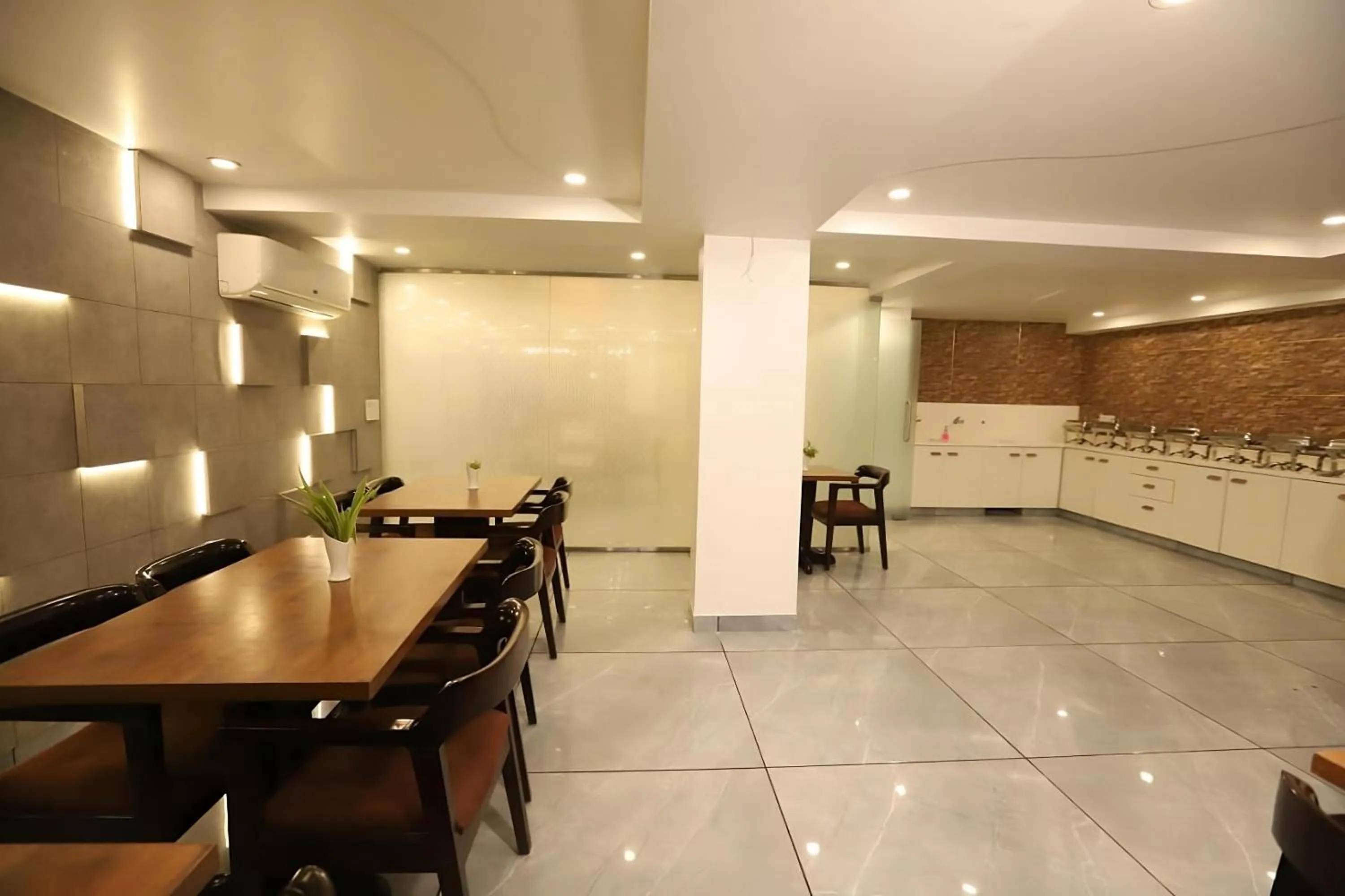 Hotel Keshav Residency - Medicity Gurugram, near Medanta Hospital, Pure Vegetarian