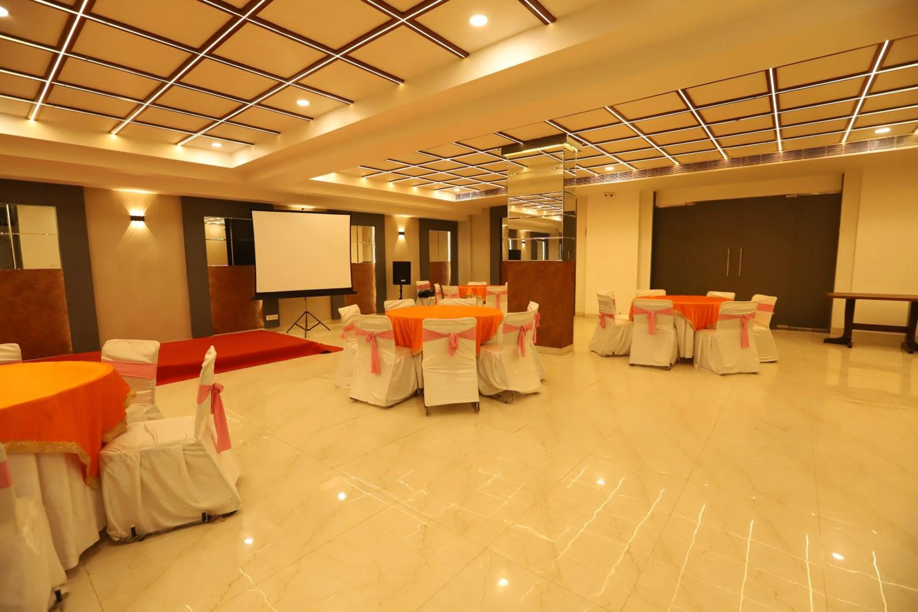 Banquet/Function facilities in Hotel Keshav Residency - Medicity Gurugram, near Medanta Hospital, Pure Vegetarian