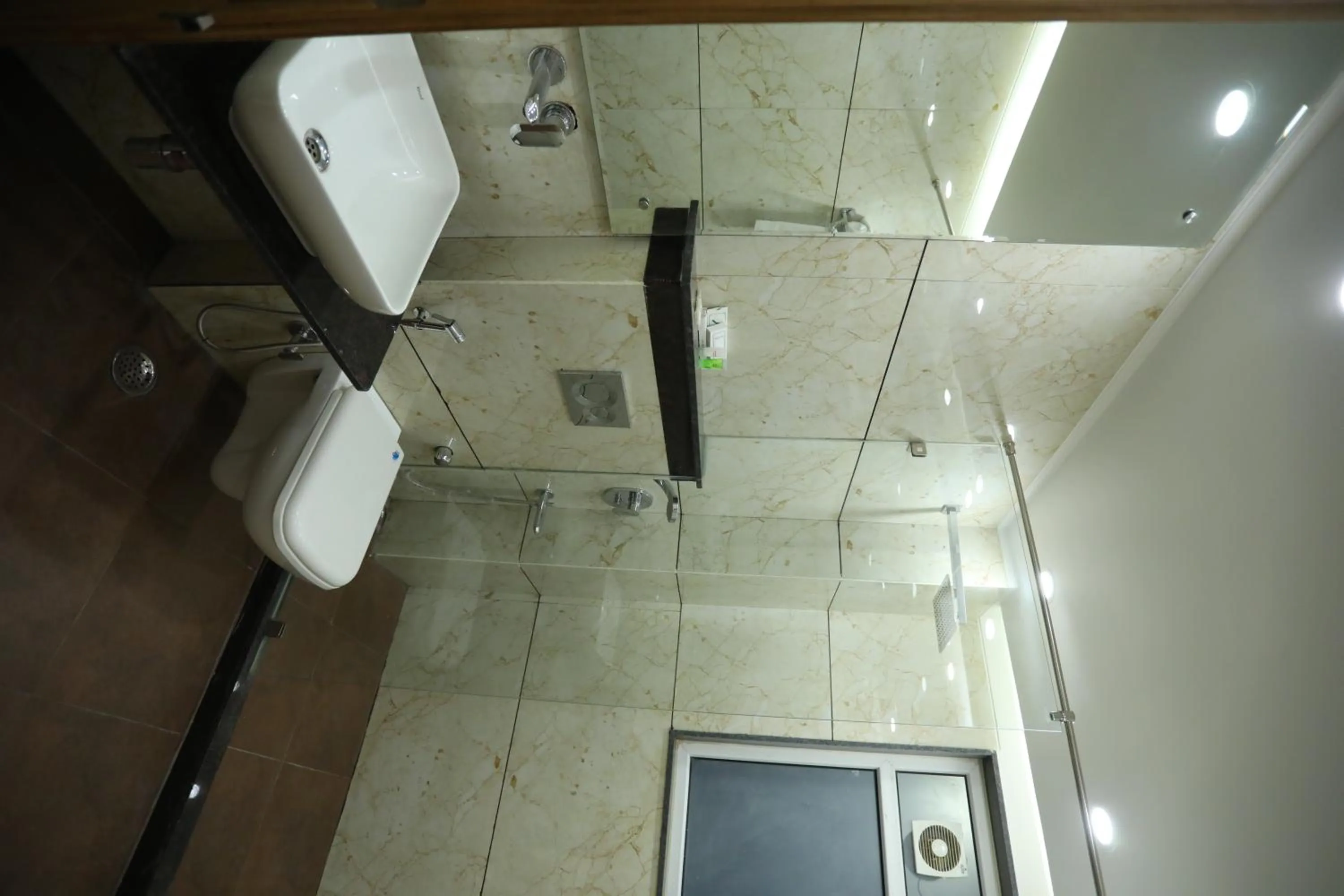 Hotel Keshav Residency - Medicity Gurugram, near Medanta Hospital, Pure Vegetarian