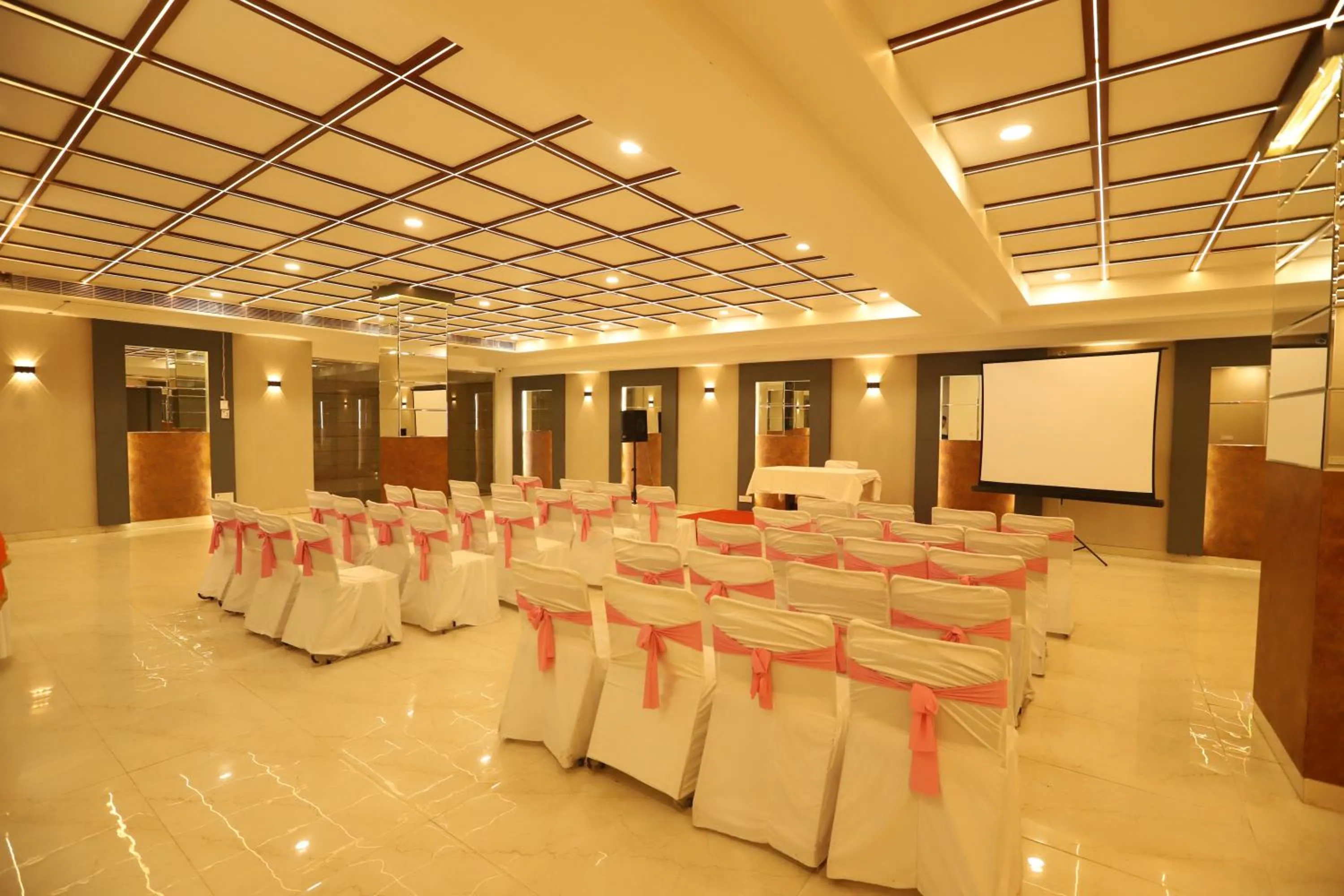 Banquet/Function facilities in Hotel Keshav Residency - Medicity Gurugram, near Medanta Hospital, Pure Vegetarian