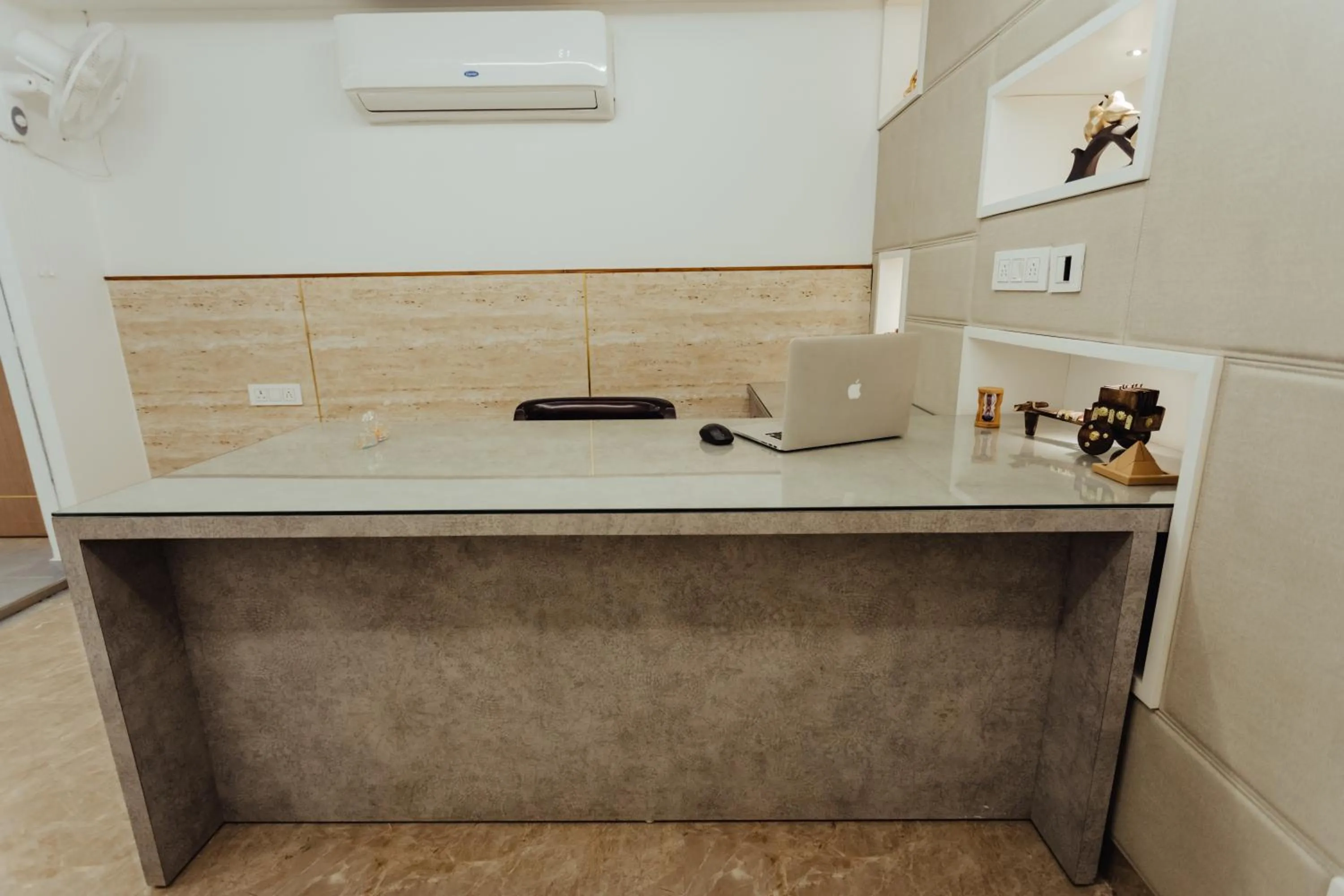 Business facilities in Hotel Keshav Residency - Medicity Gurugram, near Medanta Hospital, Pure Vegetarian