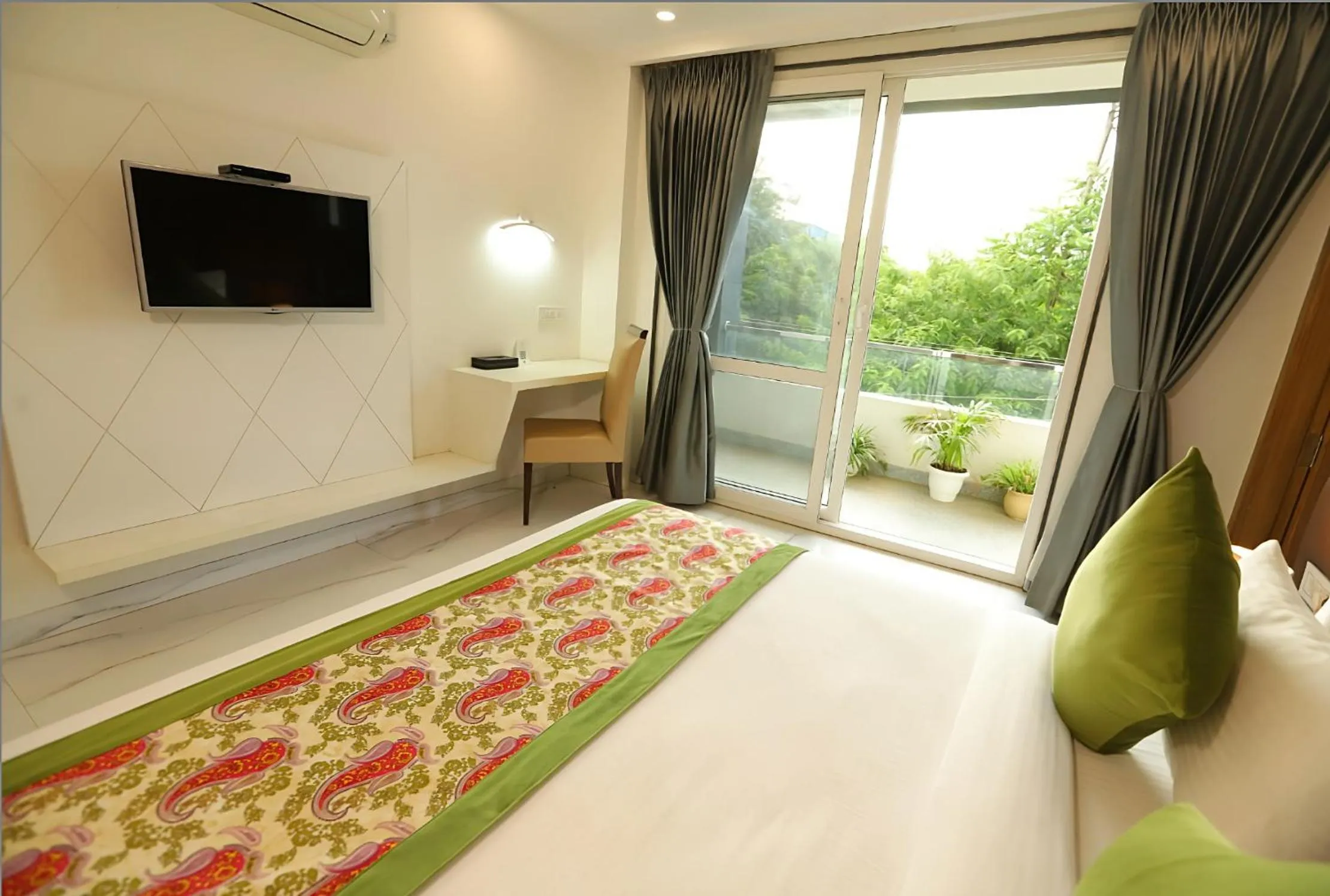 Communal lounge/ TV room, Bed in Hotel Keshav Residency - Medicity Gurugram, near Medanta Hospital, Pure Vegetarian