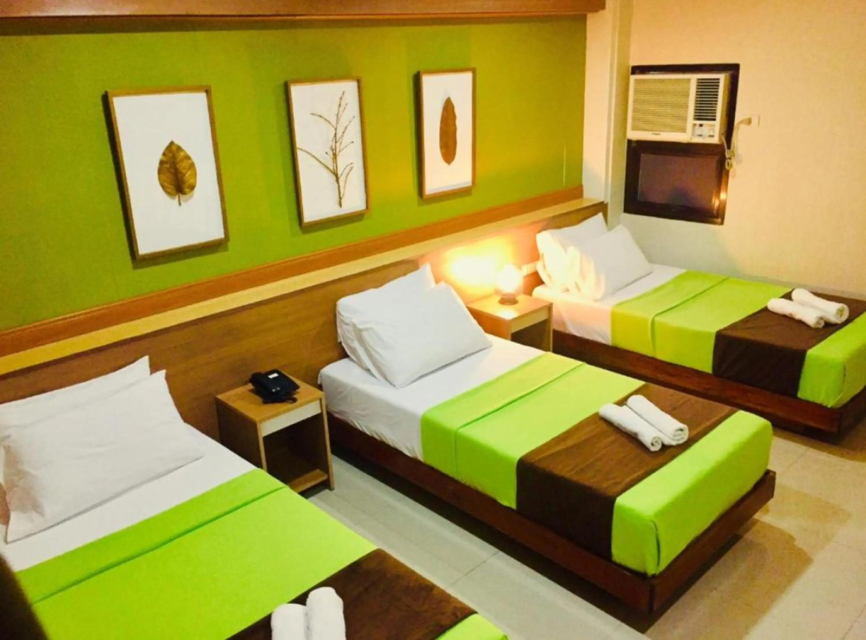 Bed in RedDoorz Plus @ ABC Landmark Hotel