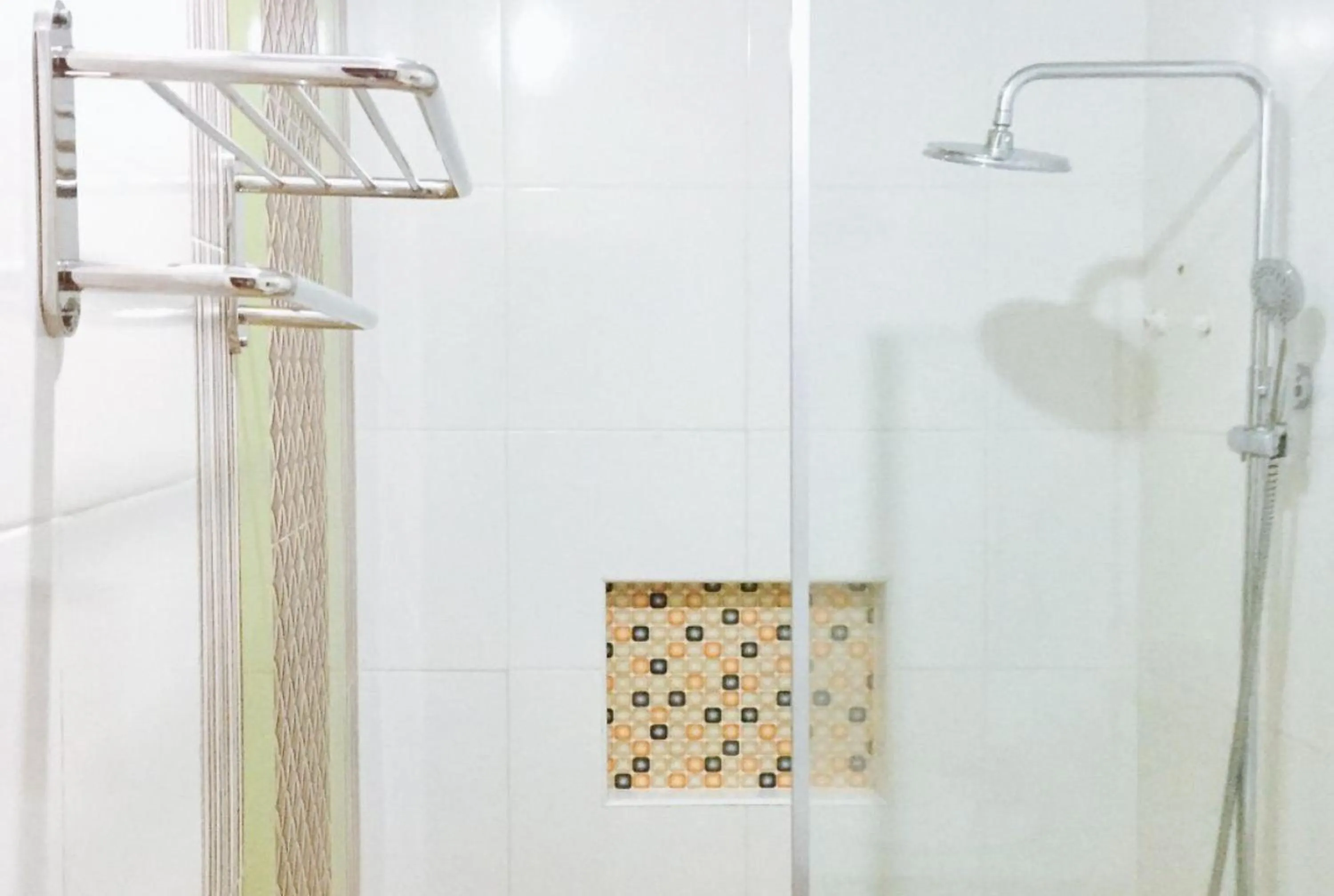 Shower in RedDoorz Plus @ ABC Landmark Hotel