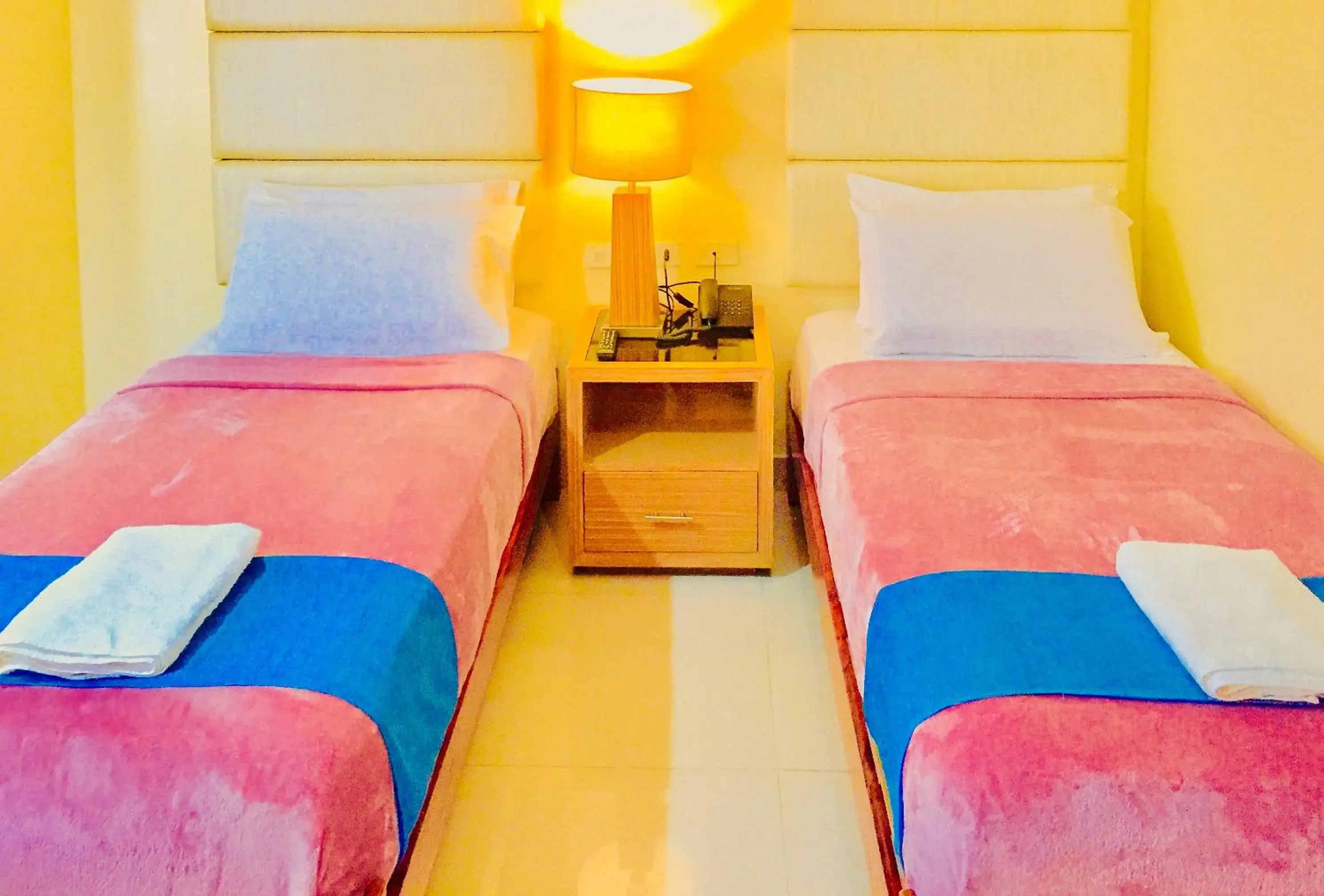 Standard Twin Room in RedDoorz Plus @ ABC Landmark Hotel Standard Twin Room in RedDoorz Plus @ ABC Landmark Hotel