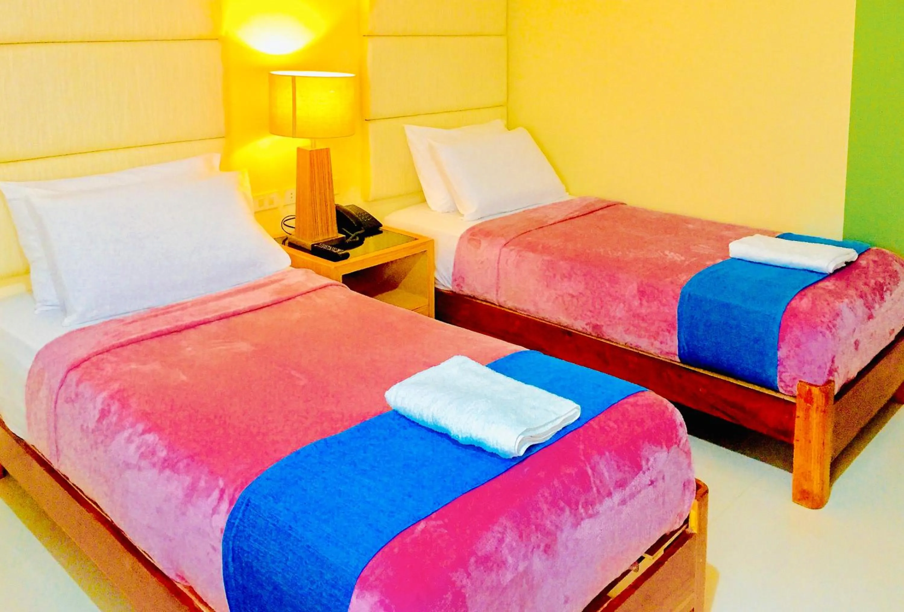 Bedroom, Bed in RedDoorz Plus @ ABC Landmark Hotel