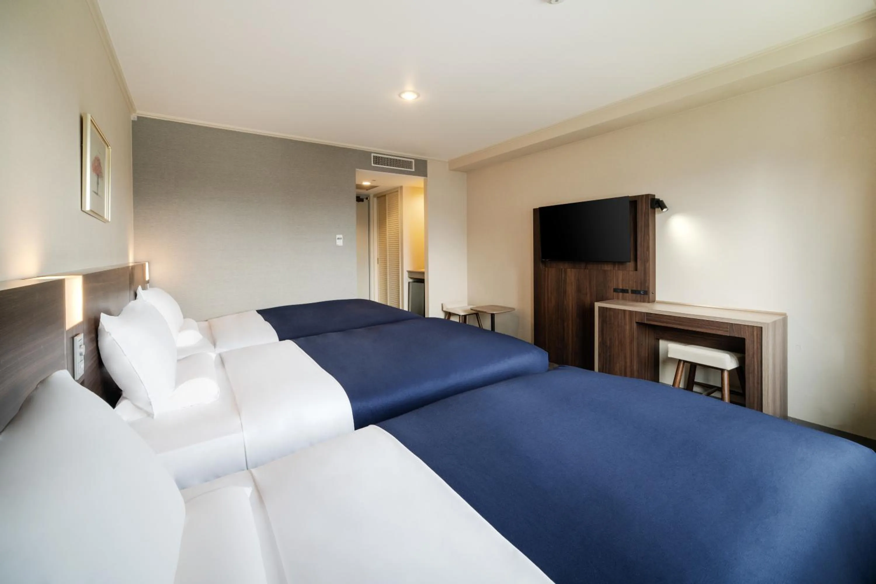 Bed in HOTEL MYSTAYS Hiroshima Peace Park