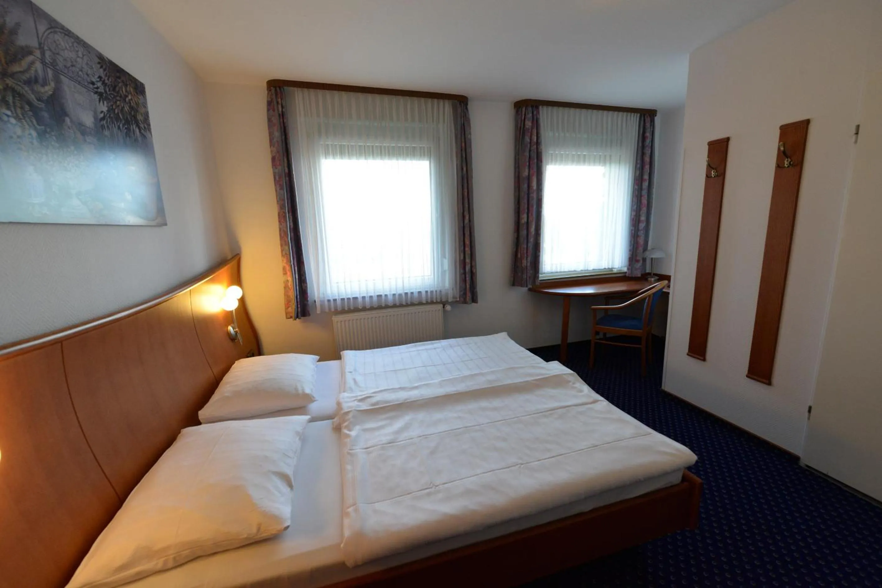 Photo of the whole room, Bed in Trollinger Hof
