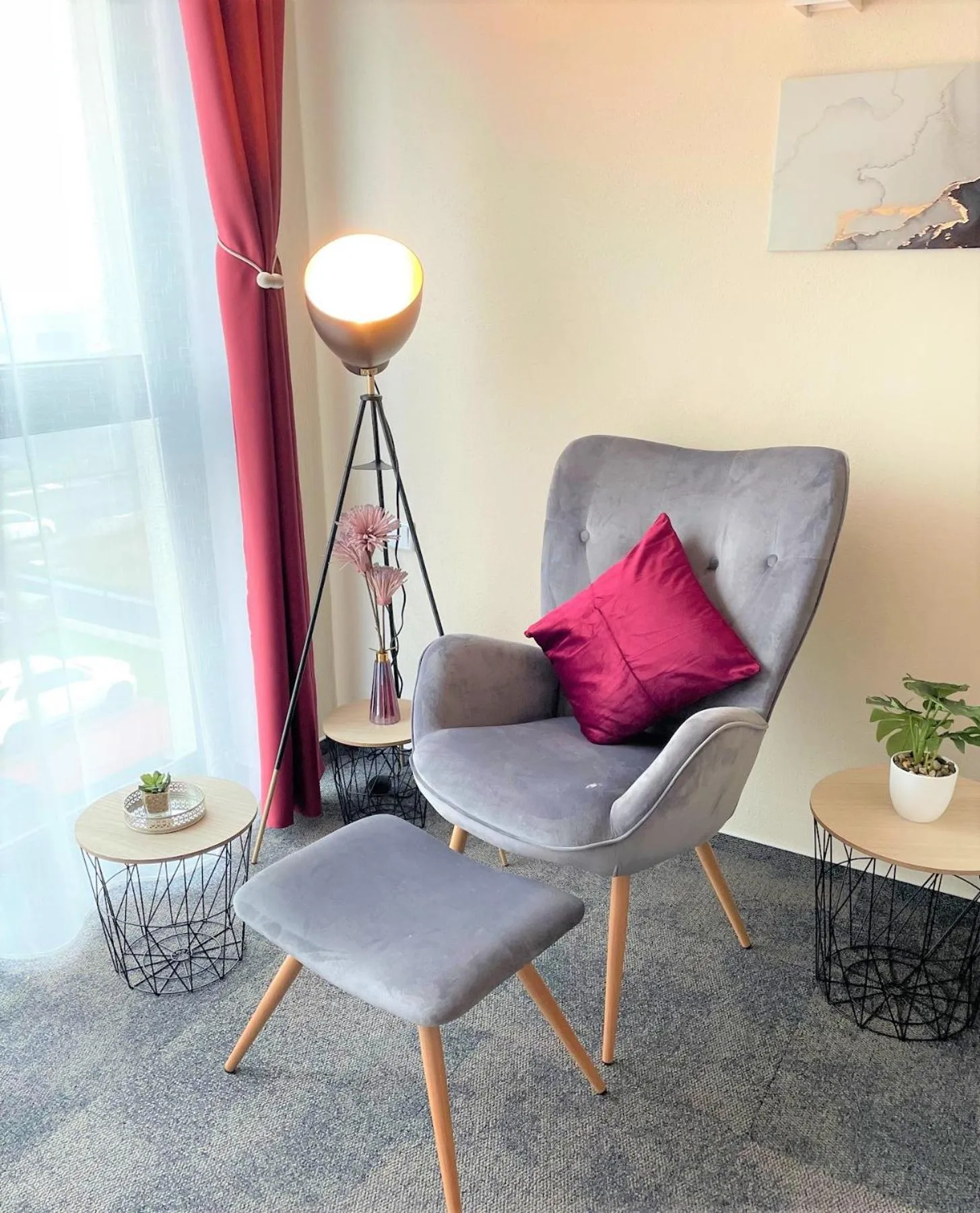 Seating area in LikeDaheim Apartments