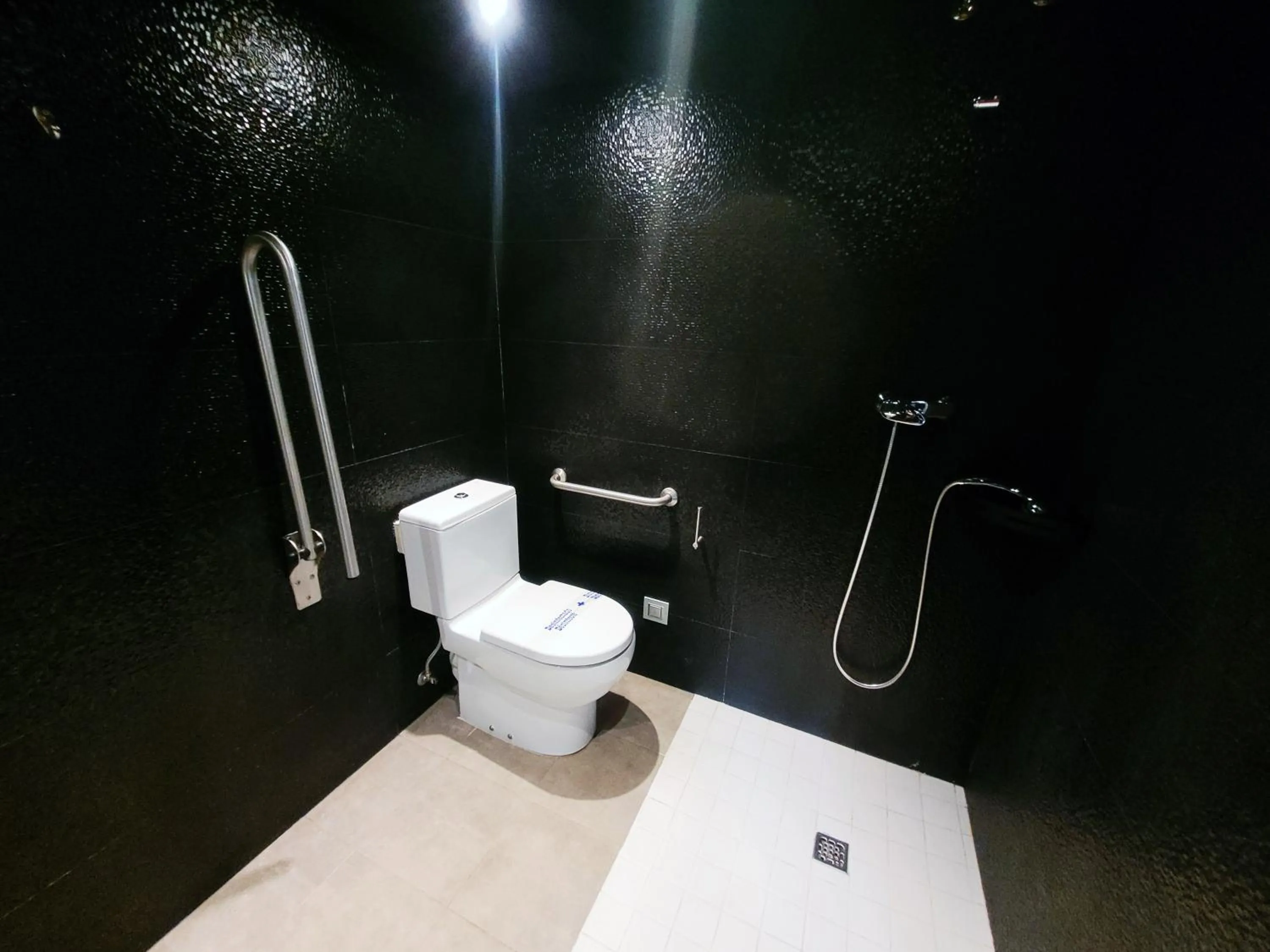 Bathroom in Urdaibai Bird Center